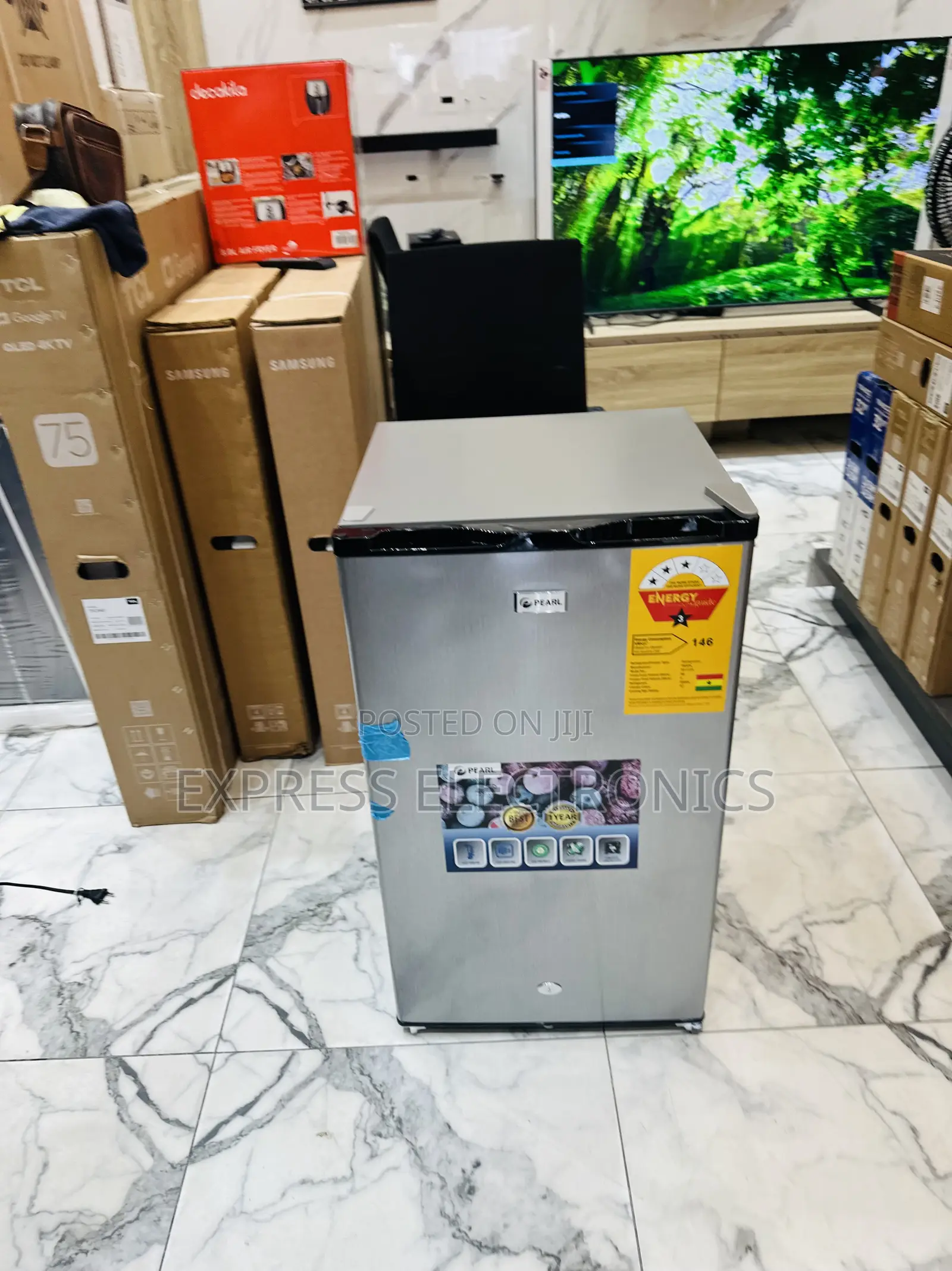 Single Door Fridge Pearl 111H