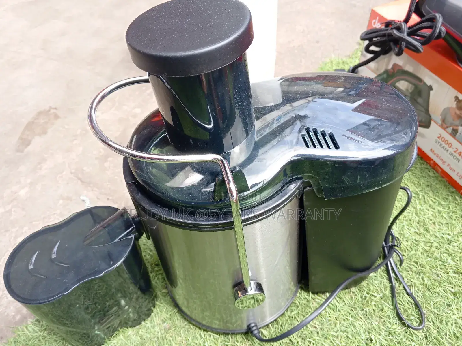 Black Coloured Decakila Juicing Machine 8L Juicing Machine