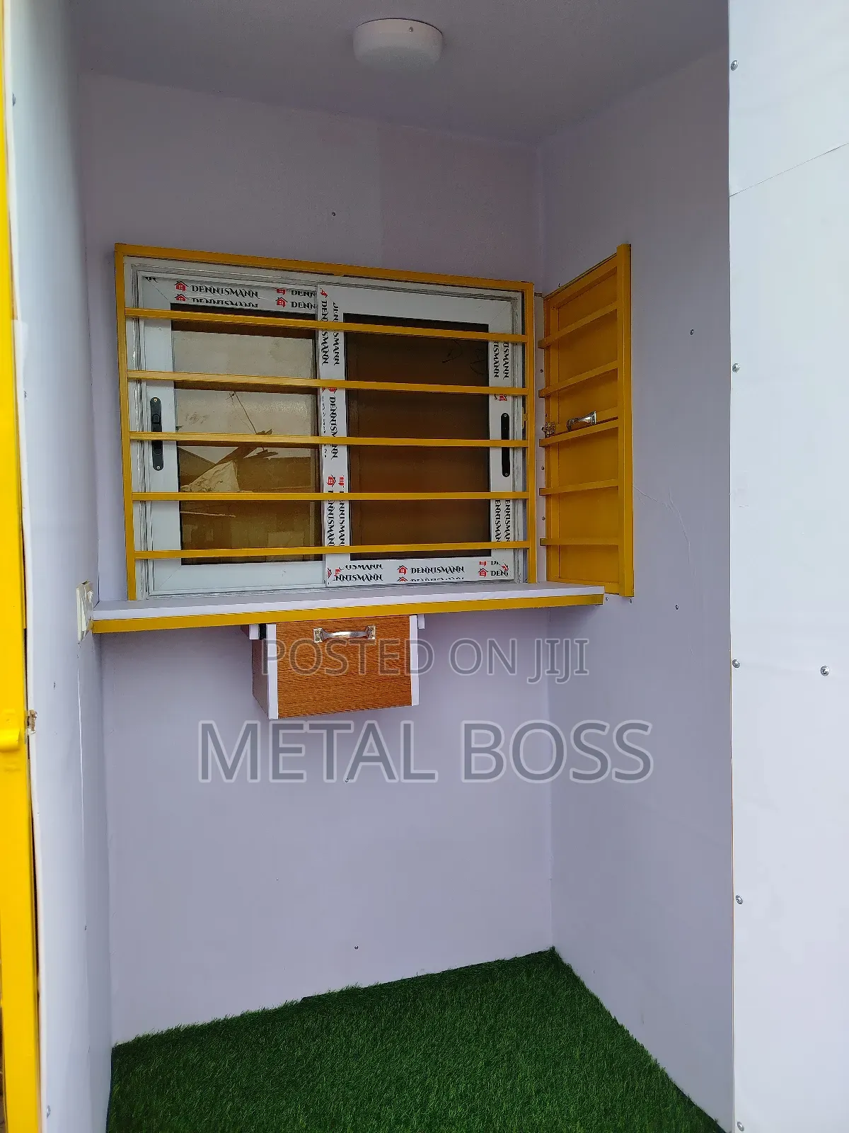 4x4 Momo Kiosk