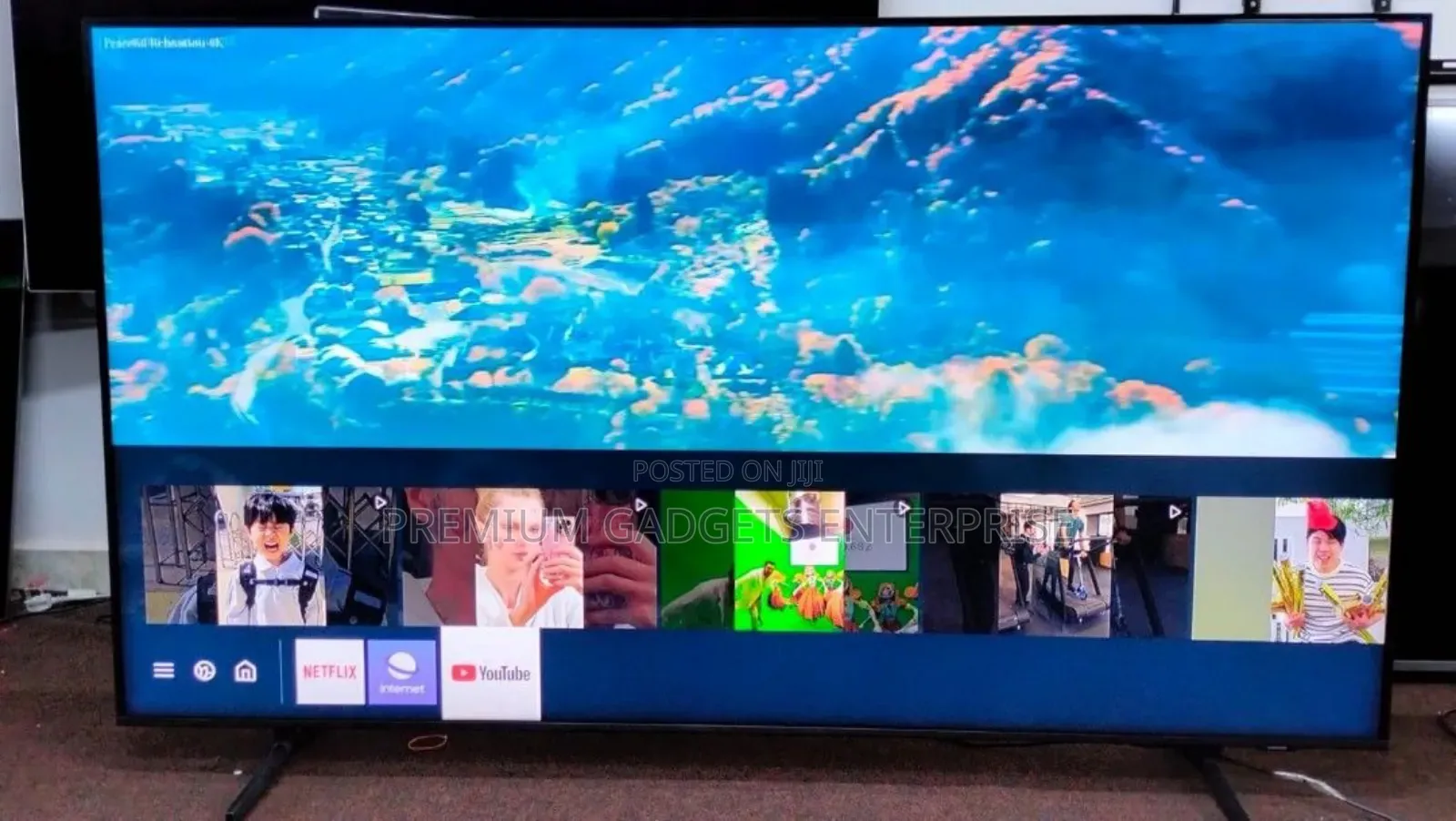 Samsung 70" Crystal UHD 70CU7000 Smart Tizen Television