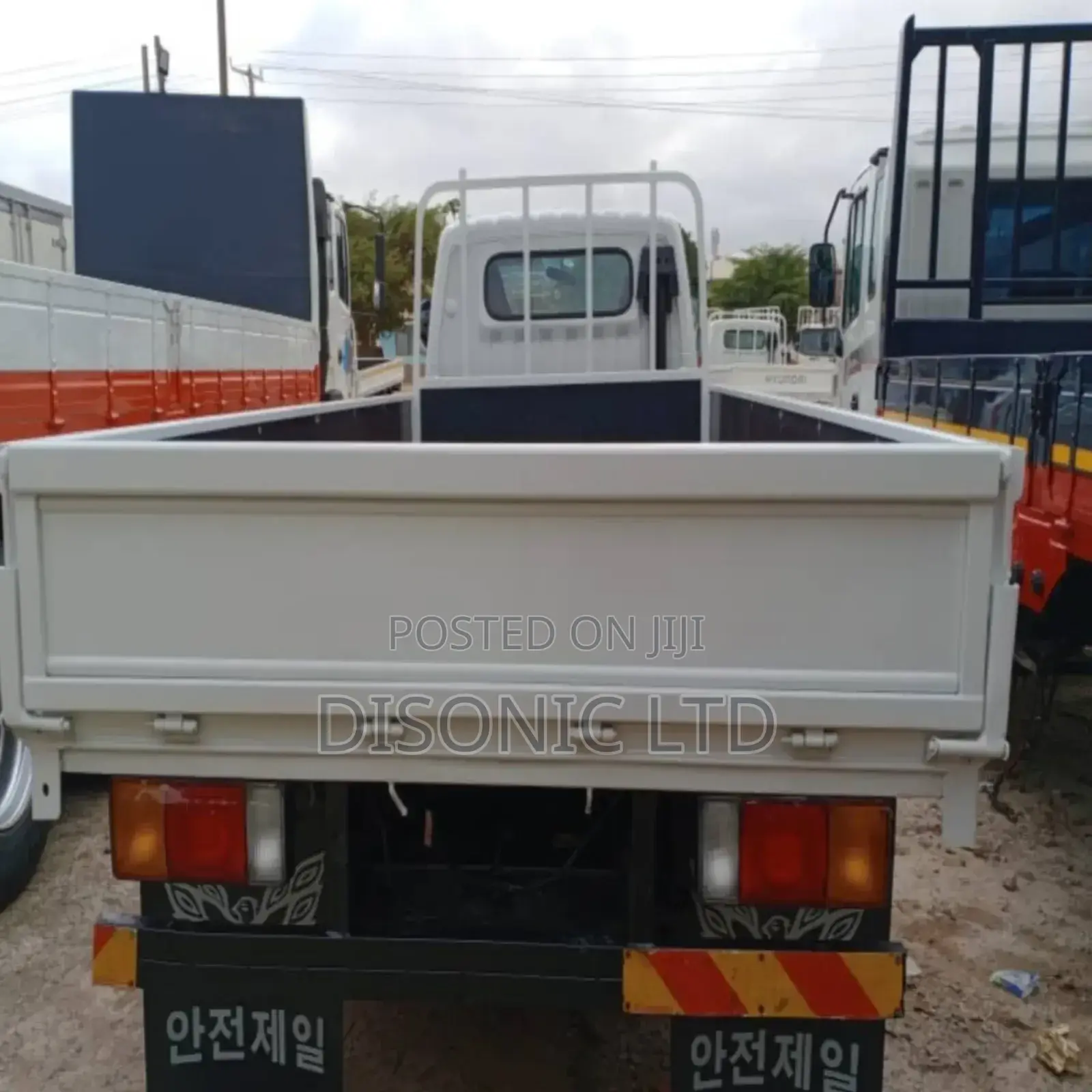Hyundai Porter II 2004 White