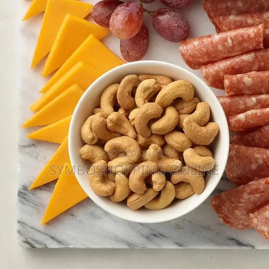 Member's Mark Roasted Whole Cashews With Sea Salt 936g