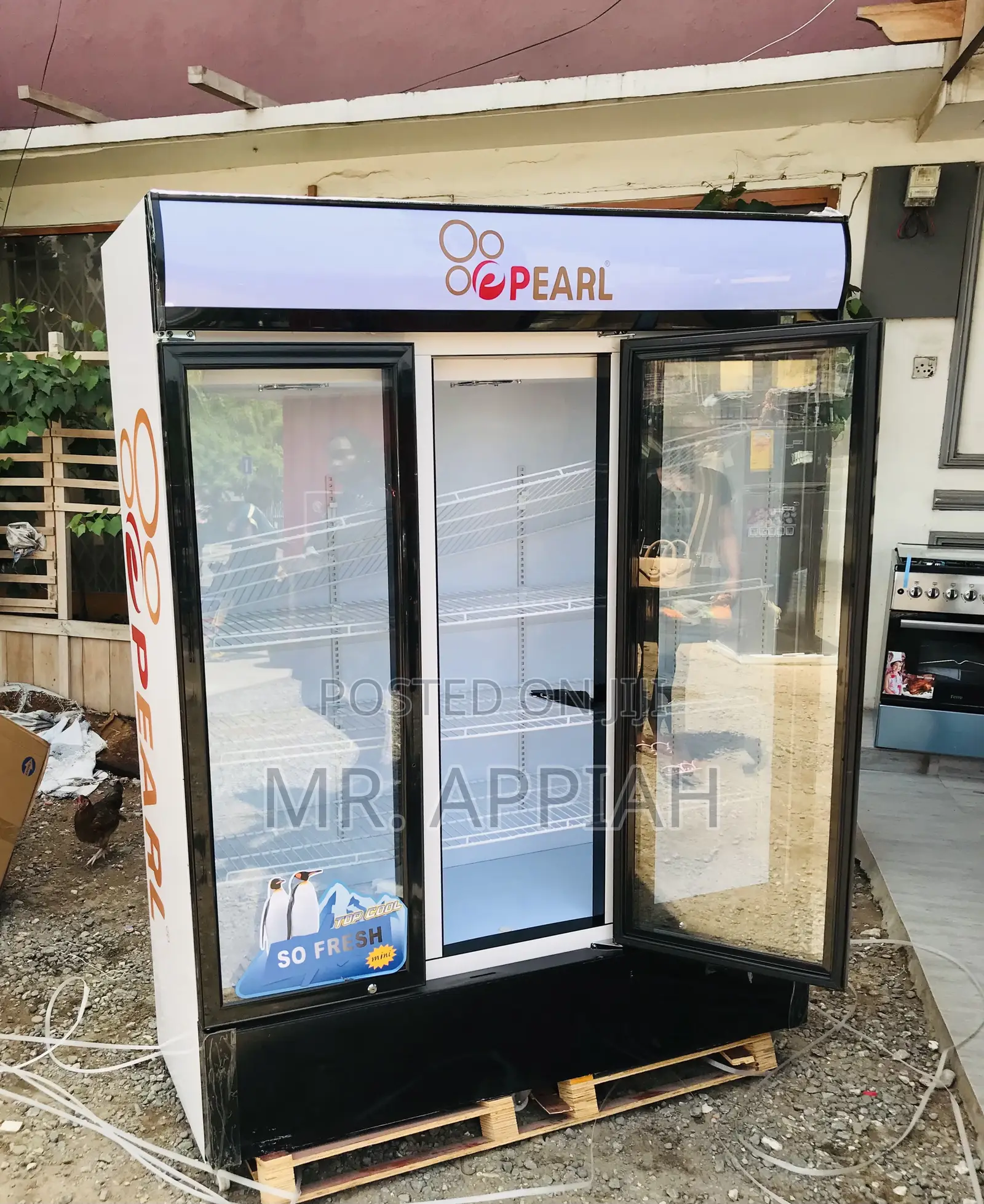 Pearl PVC-150 950l Display Fridge With Lock and Key.