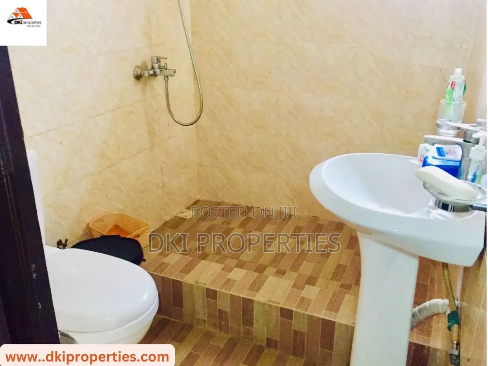 1bdrm Duplex in Dki Properties, Gomoa East for sale