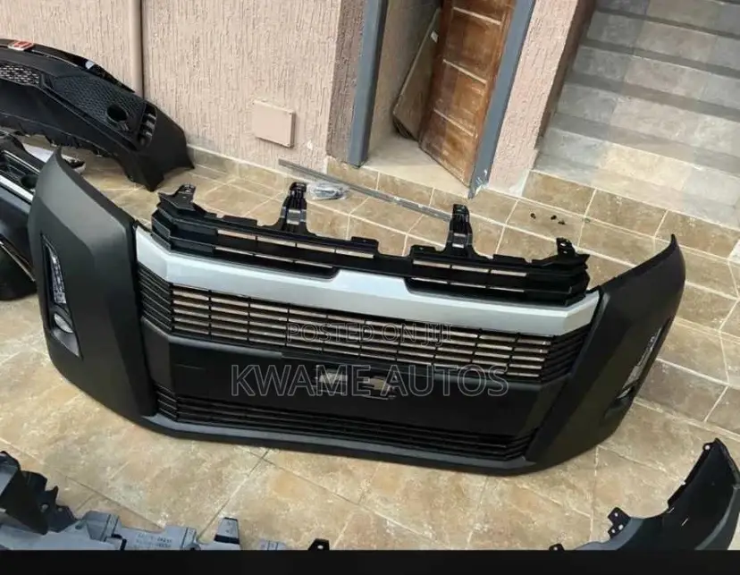 Toyota Hiace 18 19 20 Bumper Complete
