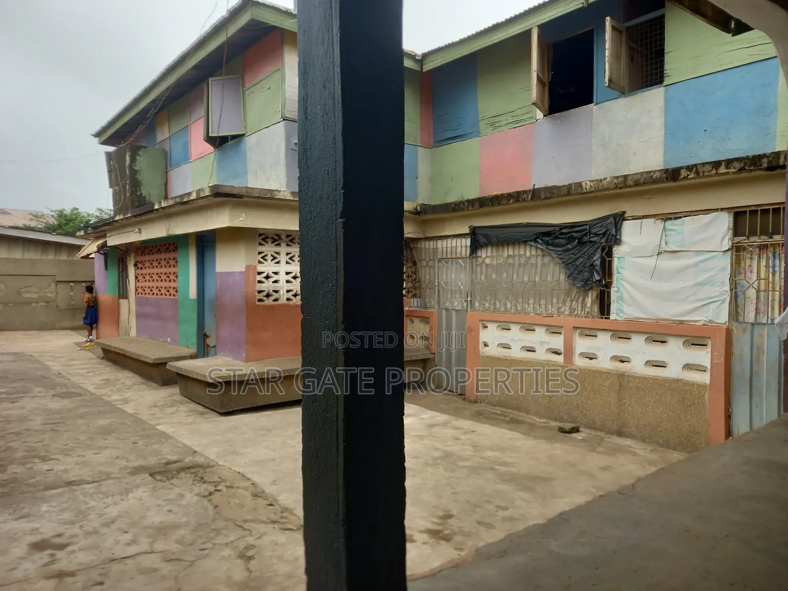 School for Sale at Obuasi ( 15 Class Rooms)