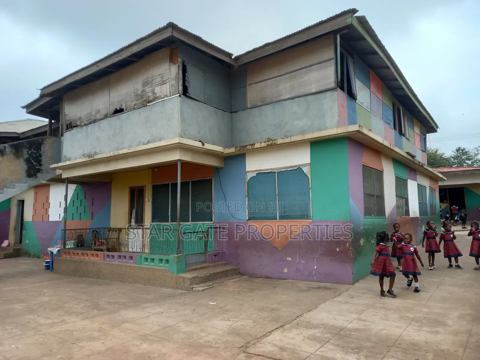 School for Sale at Obuasi ( 15 Class Rooms)