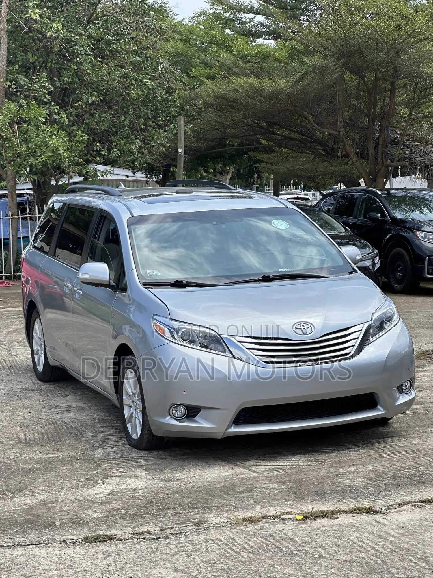 Toyota Sienna Limited Premium 7 Passenger (3.5L 6cyl 8A) 2017 Silver