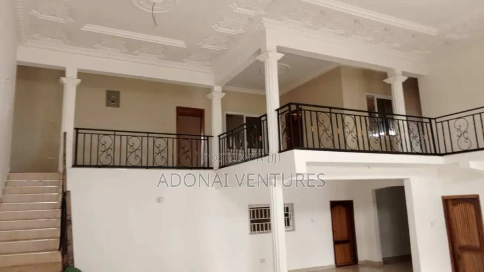 10bdrm House in Ejisu Krapa, Kumasi Metropolitan for sale