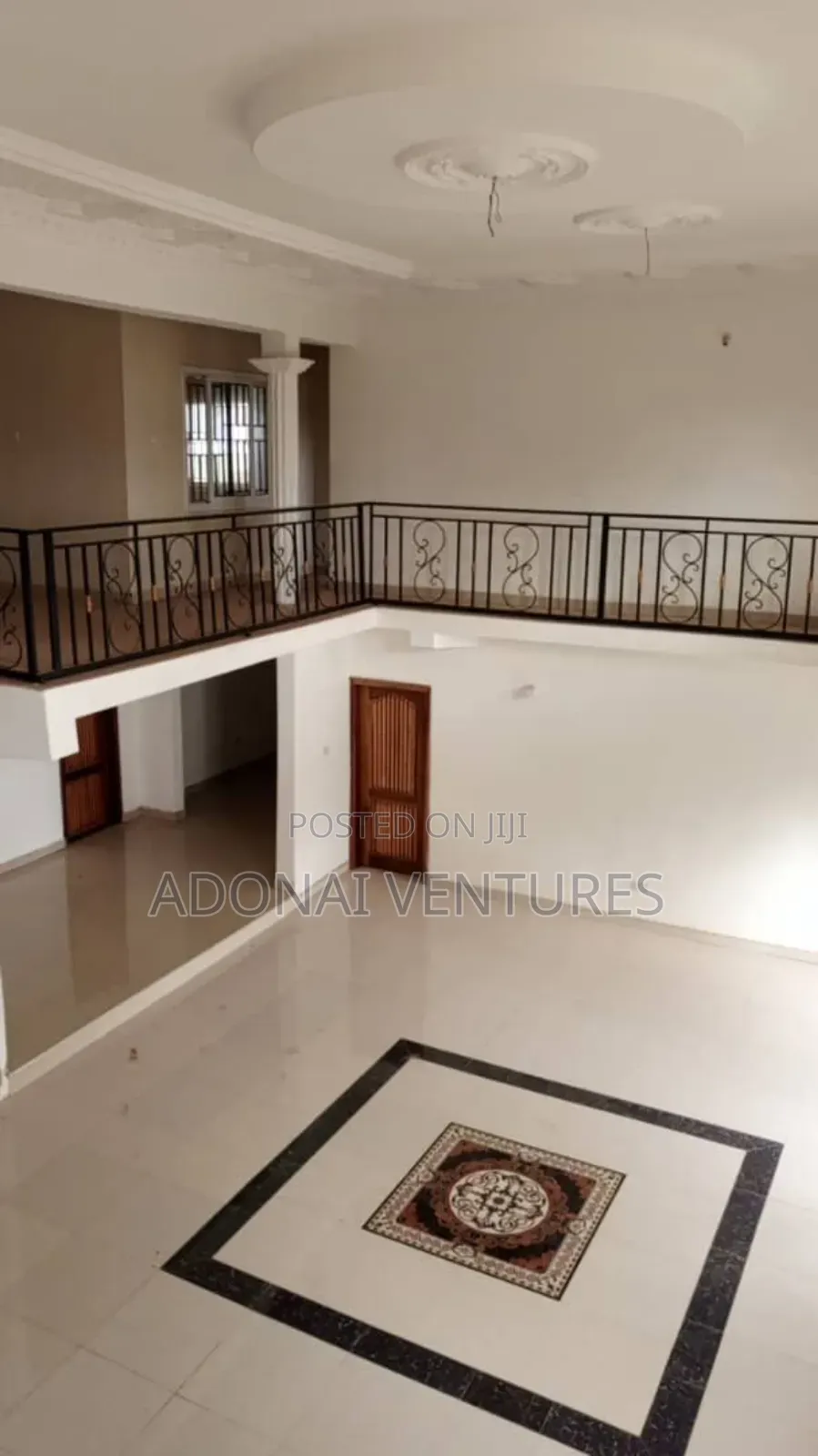 10bdrm House in Ejisu Krapa, Kumasi Metropolitan for sale