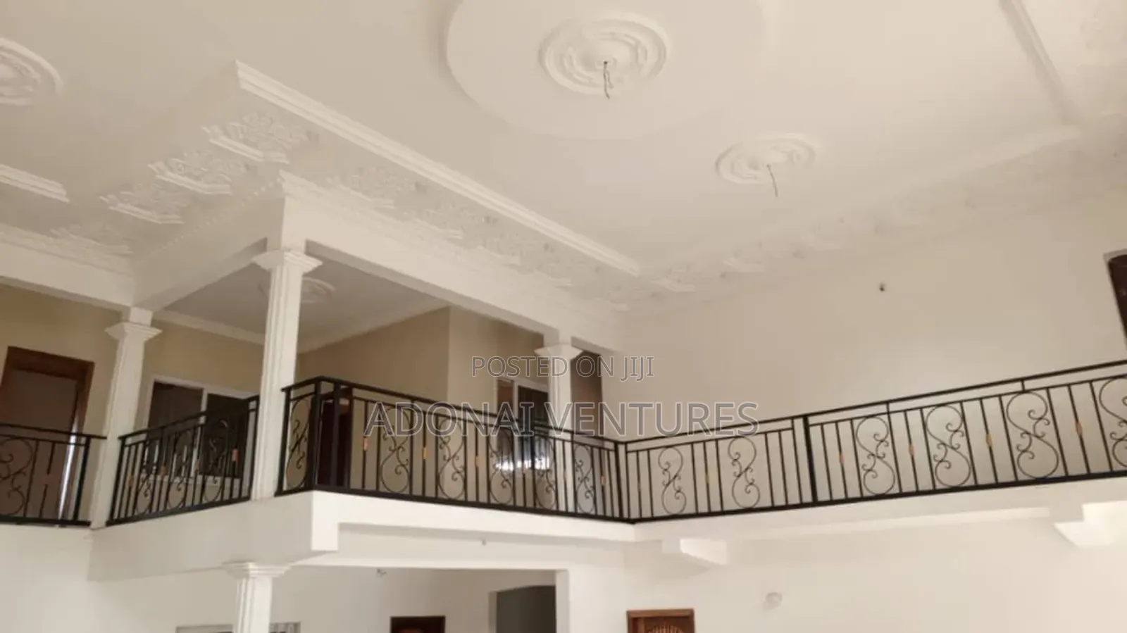 10bdrm House in Ejisu Krapa, Kumasi Metropolitan for sale