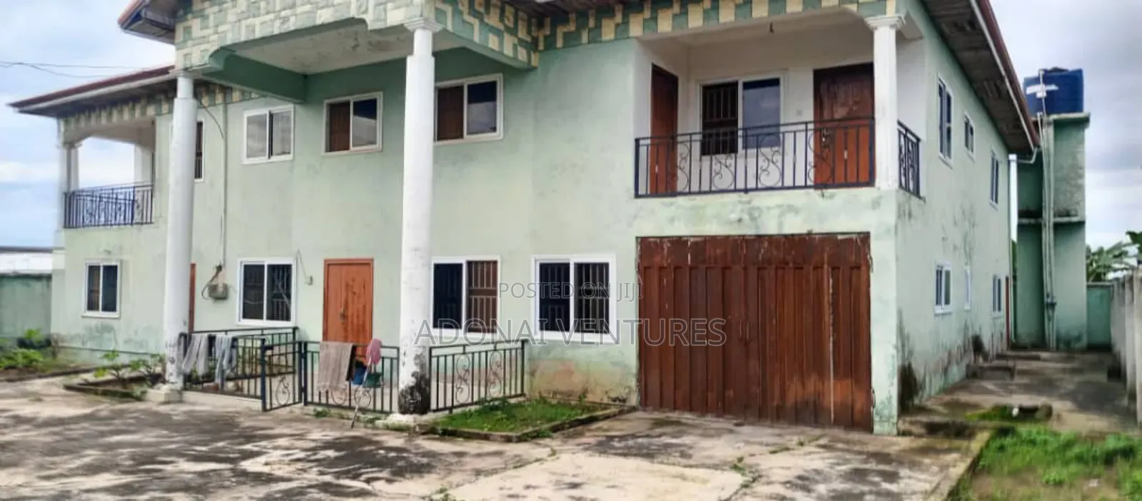 10bdrm House in Ejisu Krapa, Kumasi Metropolitan for sale