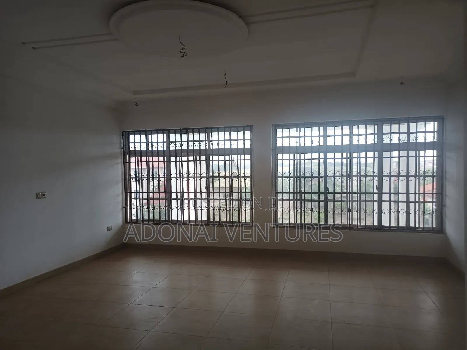 10bdrm House in Ejisu Krapa, Kumasi Metropolitan for sale