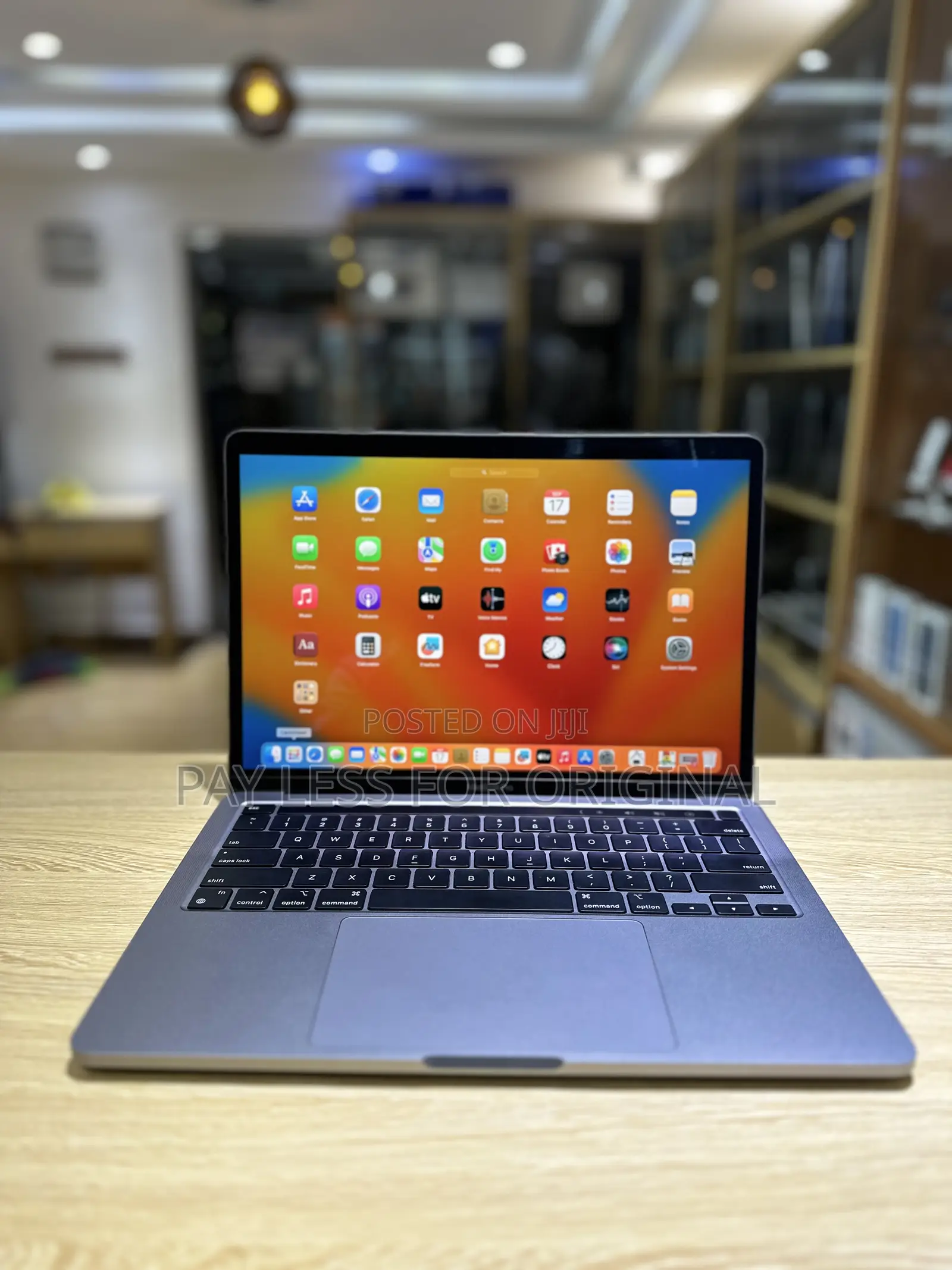 Laptop Apple MacBook Pro 2022 M2 8GB Apple M2 SSD 256GB