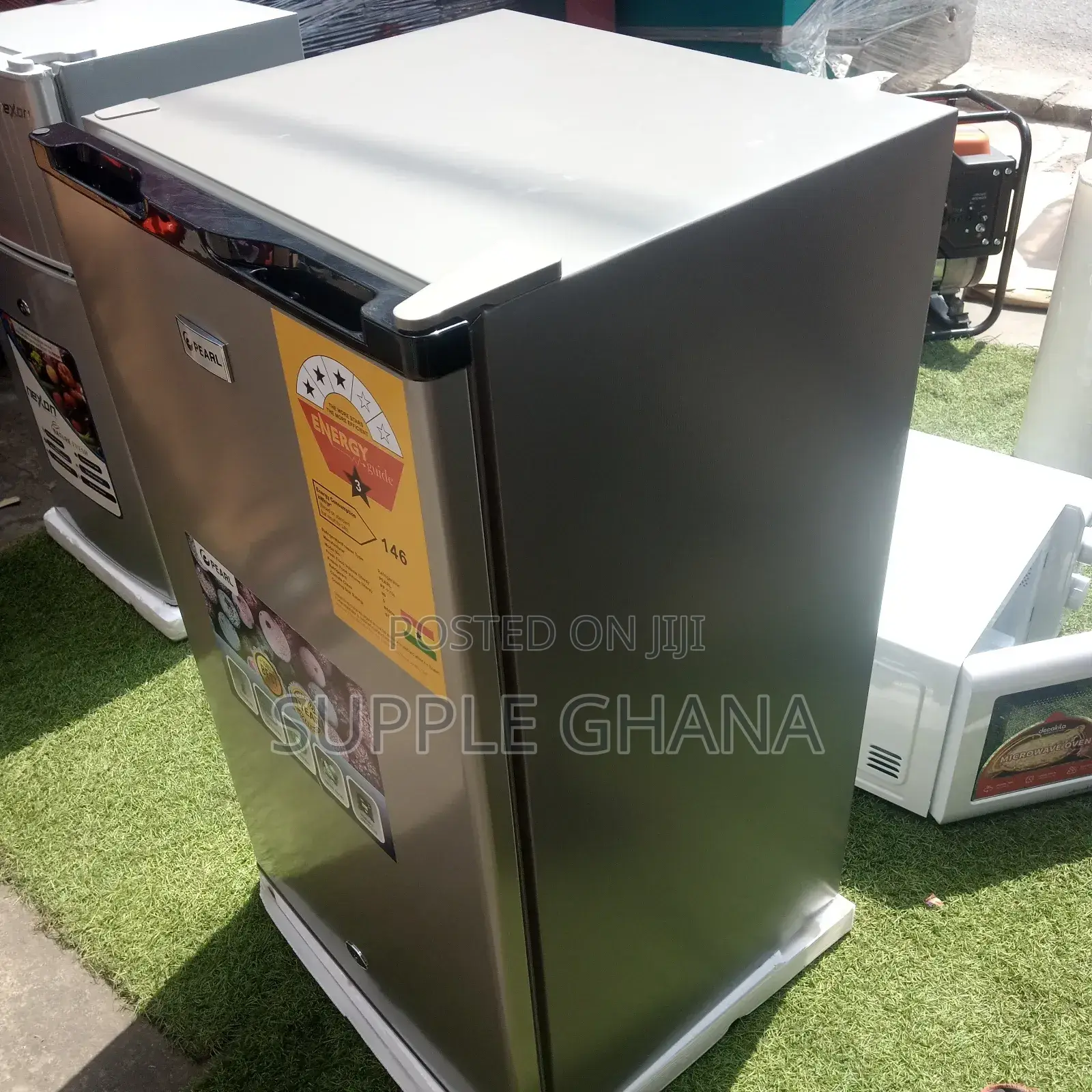 Silver Coloured Table Top Fridge Pearl 89litres Table Top