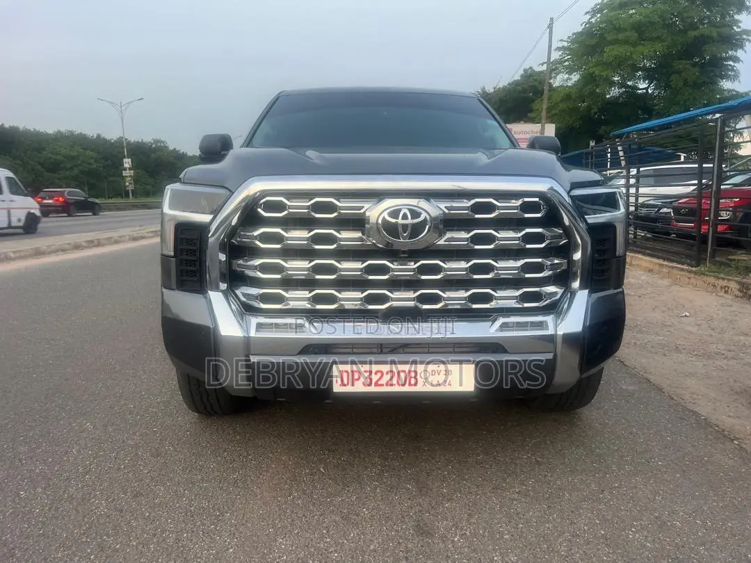 Toyota Tundra 2023 Gray
