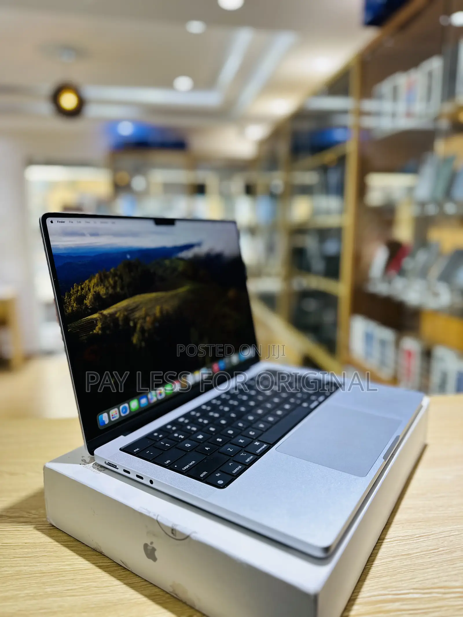 Laptop Apple MacBook Pro 2021 M1 16GB Apple M1 Pro SSD 512GB