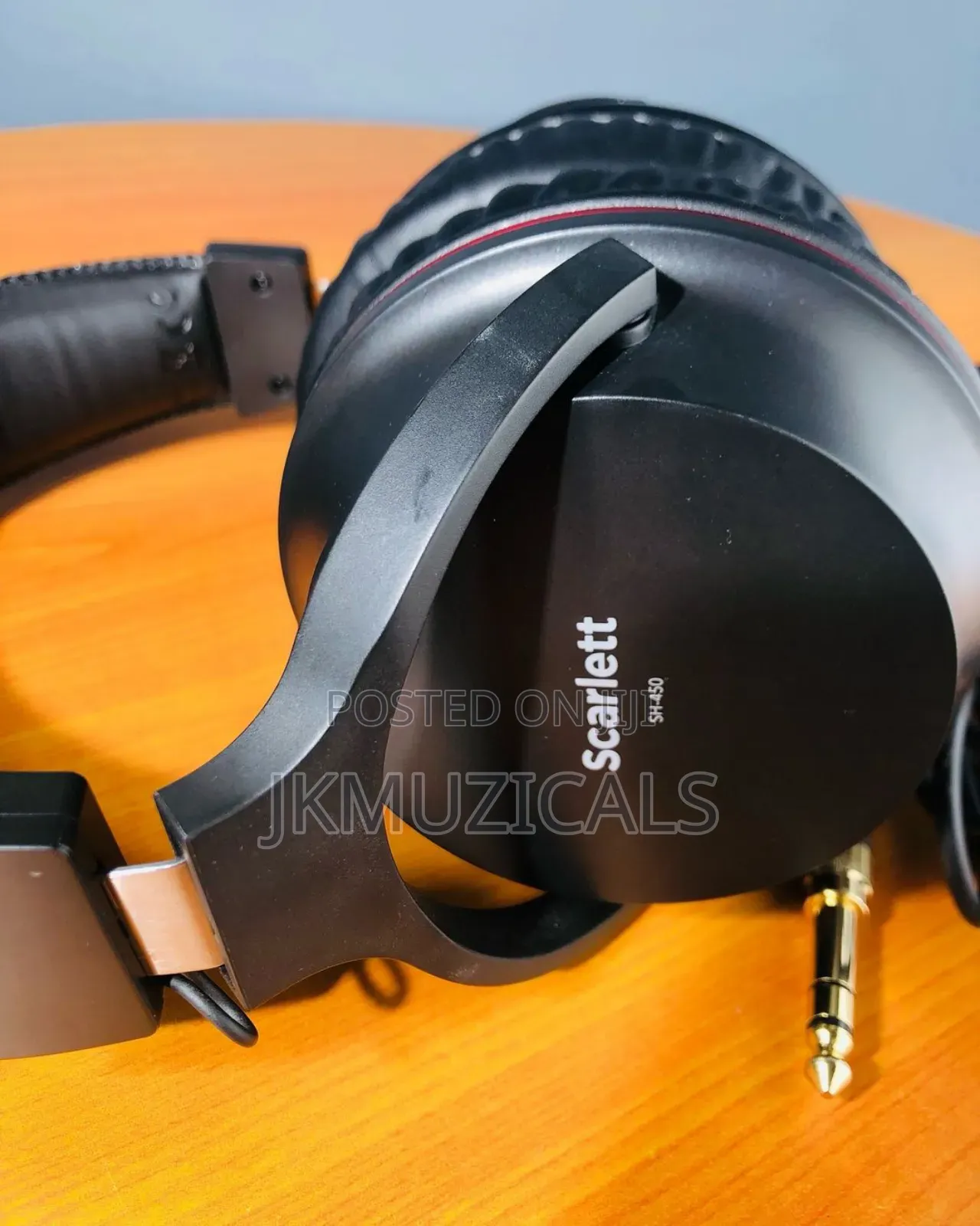 Focusrite Studio Bundle_ Scarlett 2i2 (4th Generation)