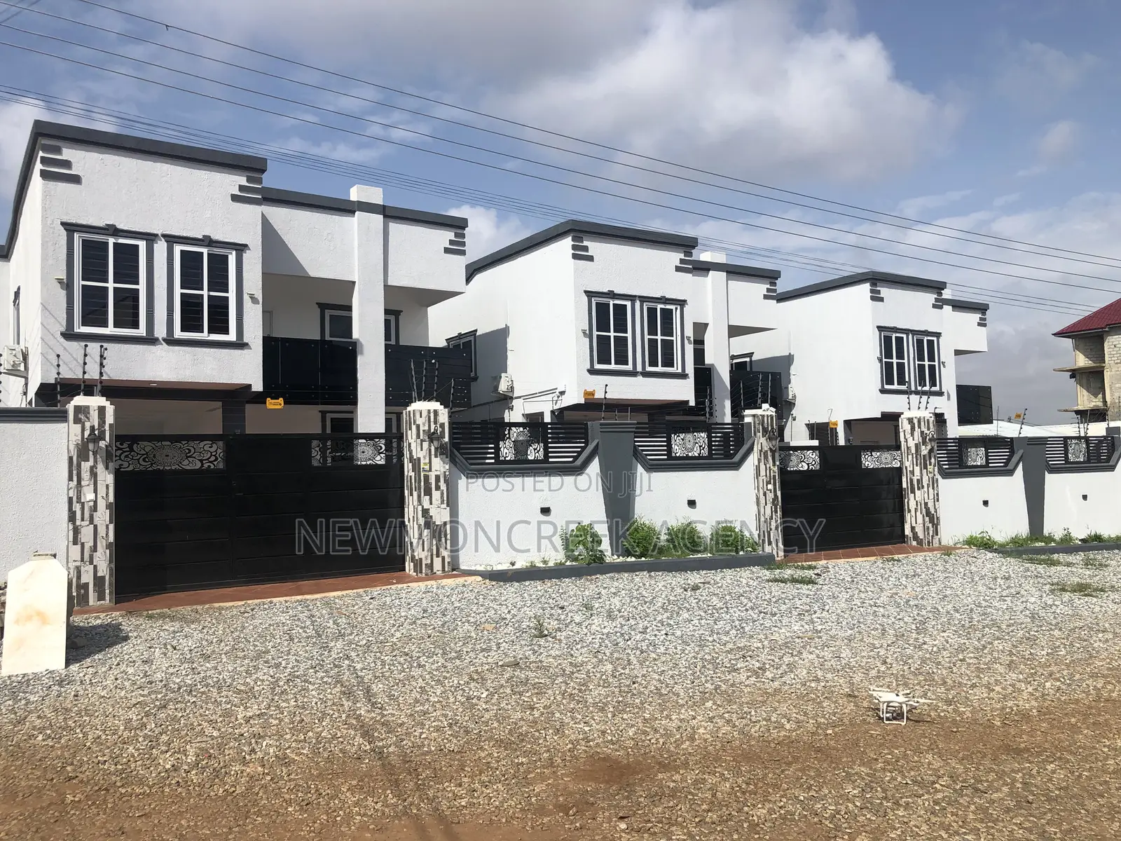 4bdrm Duplex in Lakeside, Accra Metropolitan for sale