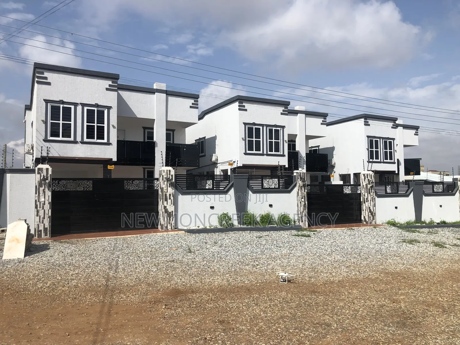 4bdrm Duplex in Lakeside, Accra Metropolitan for sale