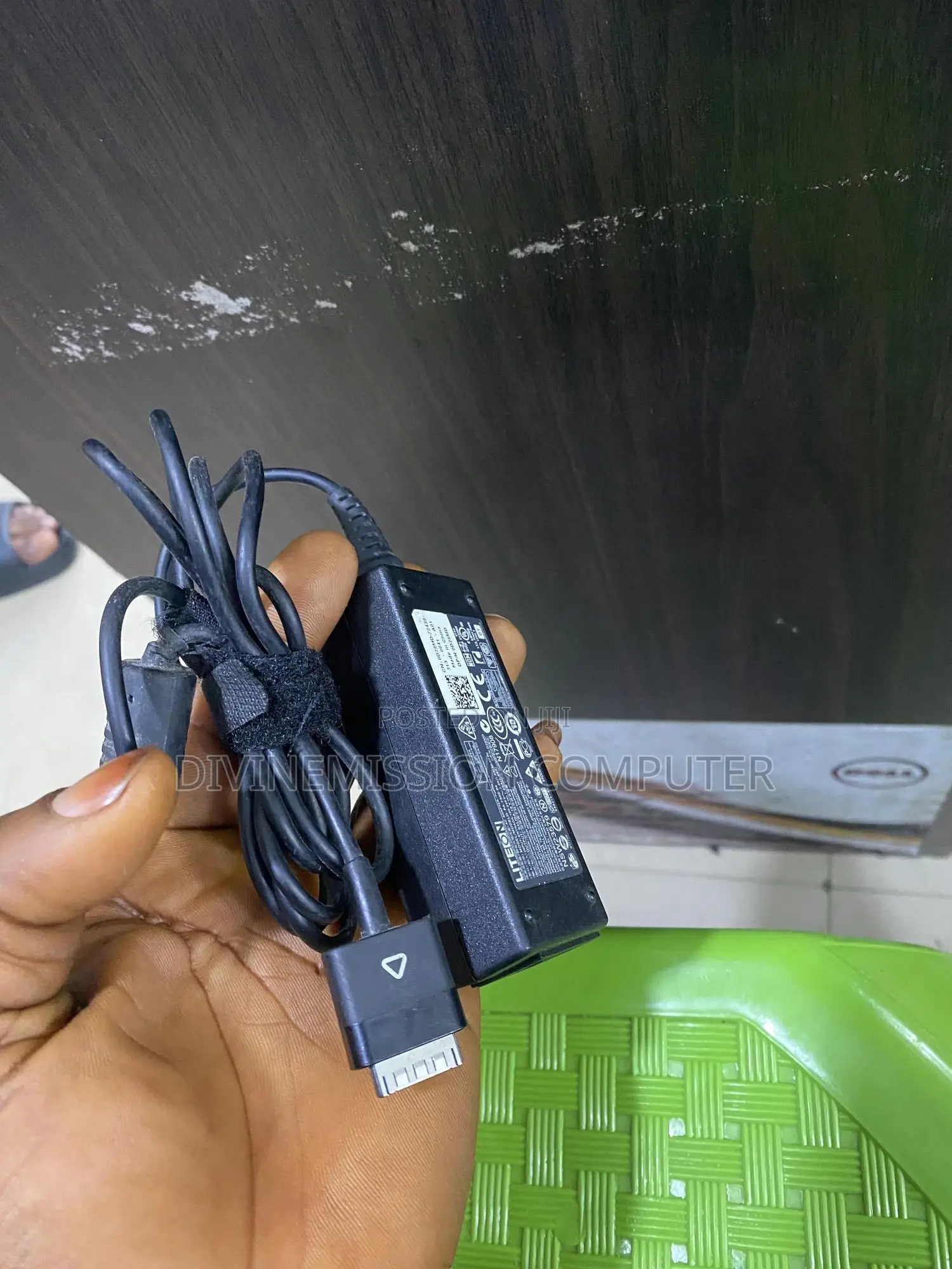 Dell Venue 11 Pro Charger/Adapter 19v~1.8A. Flat/Brush Mouth