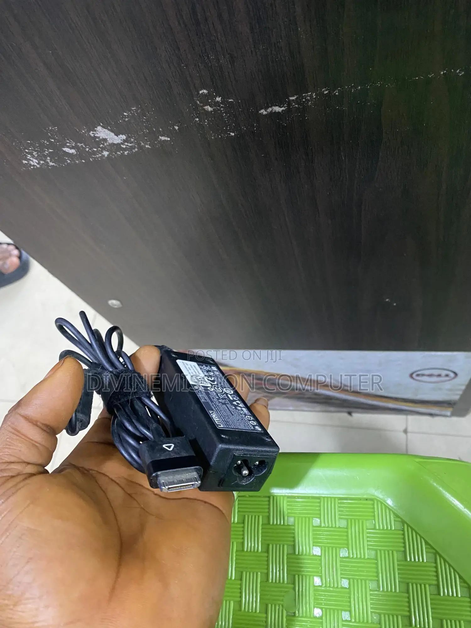 Dell Venue 11 Pro Charger/Adapter 19v~1.8A. Flat/Brush Mouth