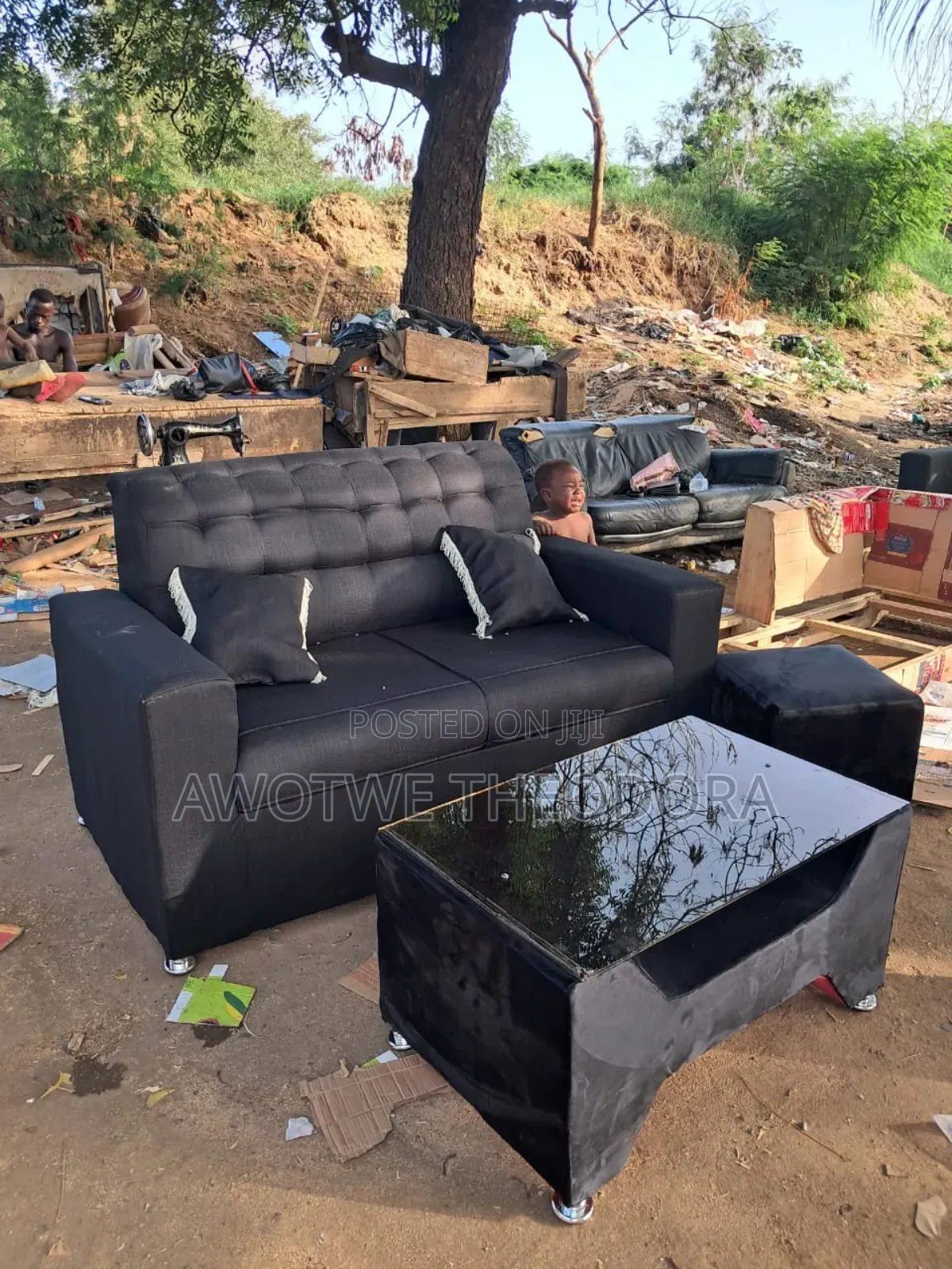 Quality 2in1 Sofa and Centre Table With Footrest