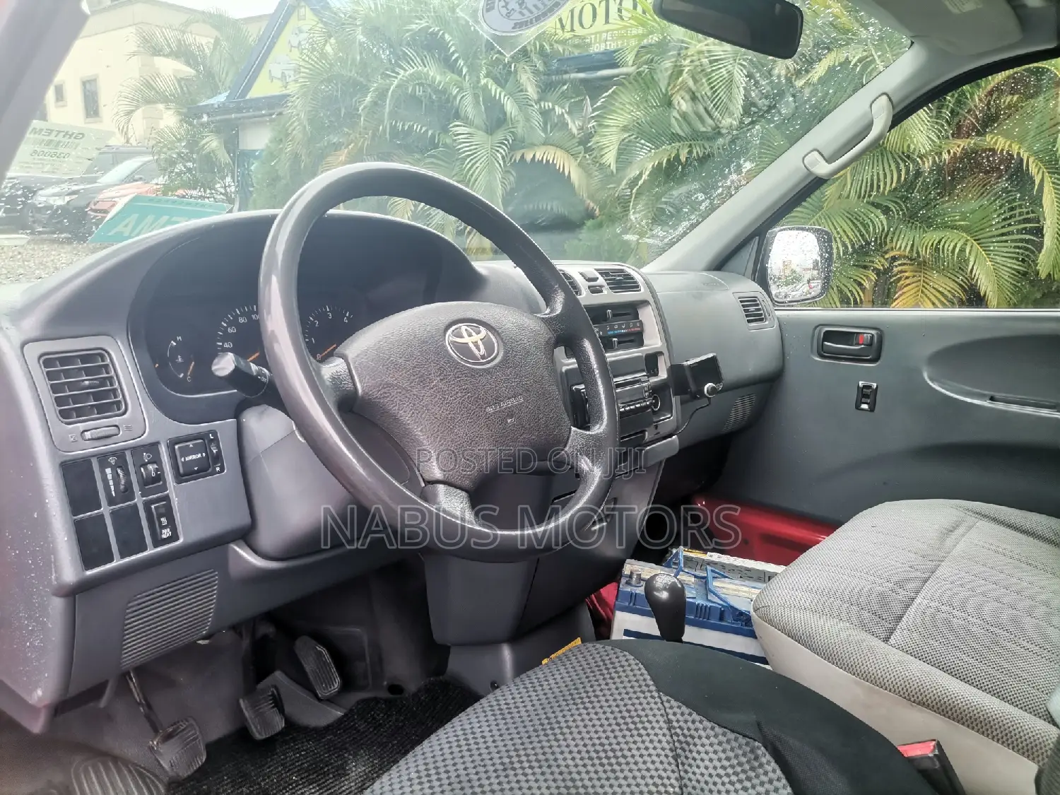 Toyota HiAce 2010 Red