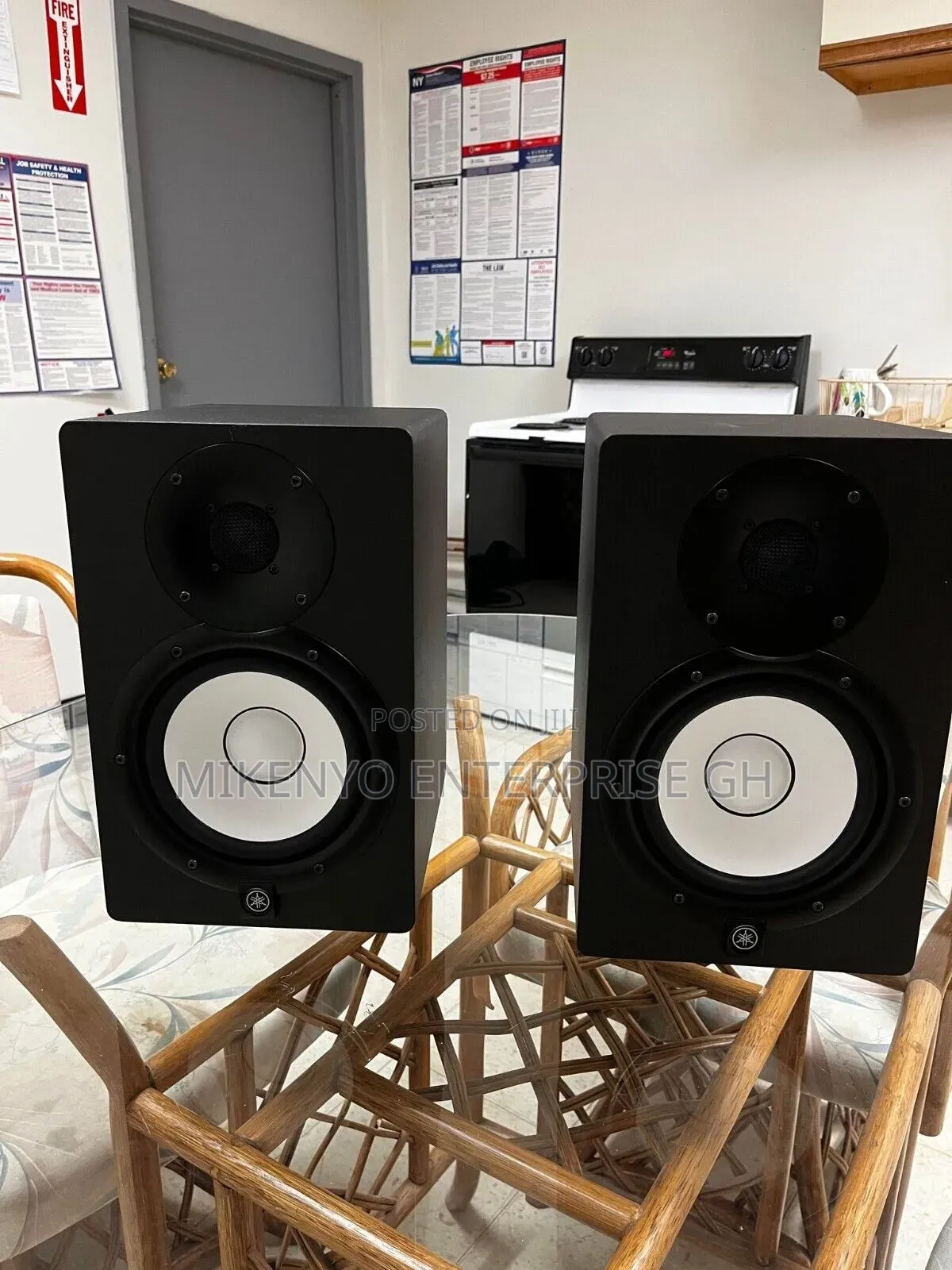 Yamaha Hs7 - Powered Studio Monitor With Free Audio Cable
