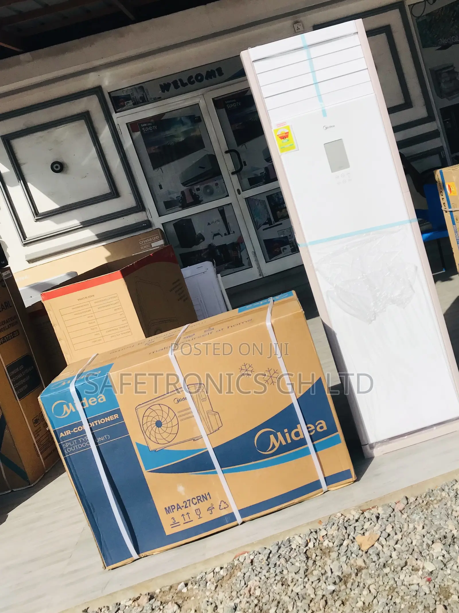 Long Lasting 3.0 Horsepower Floor Standing Midea AC 