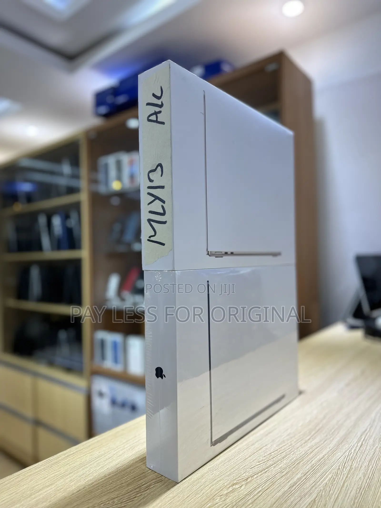 New Laptop Apple MacBook Air 2023 M2 8GB Apple M2 SSD 256GB