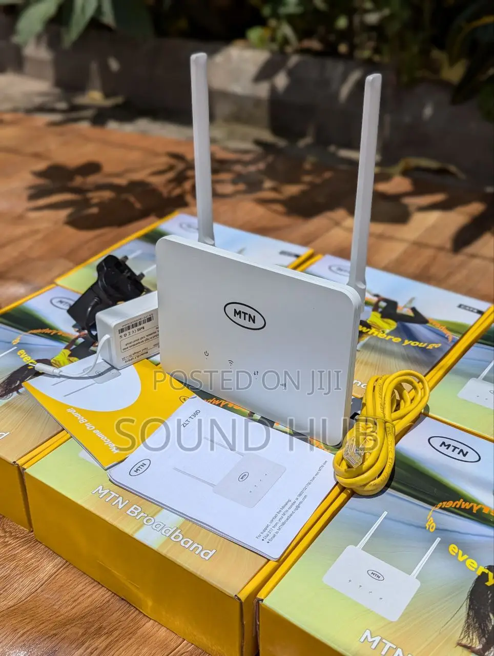 MTN Universal Broadband 4G Router + Backup Battery - White