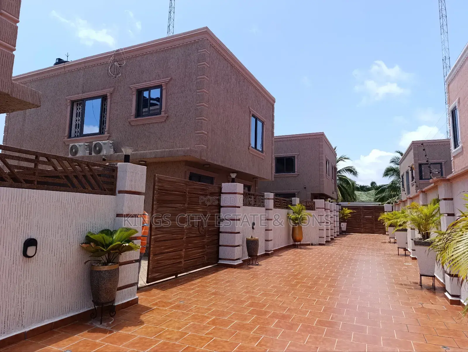 4bdrm House in Gardens, Tesano for rent