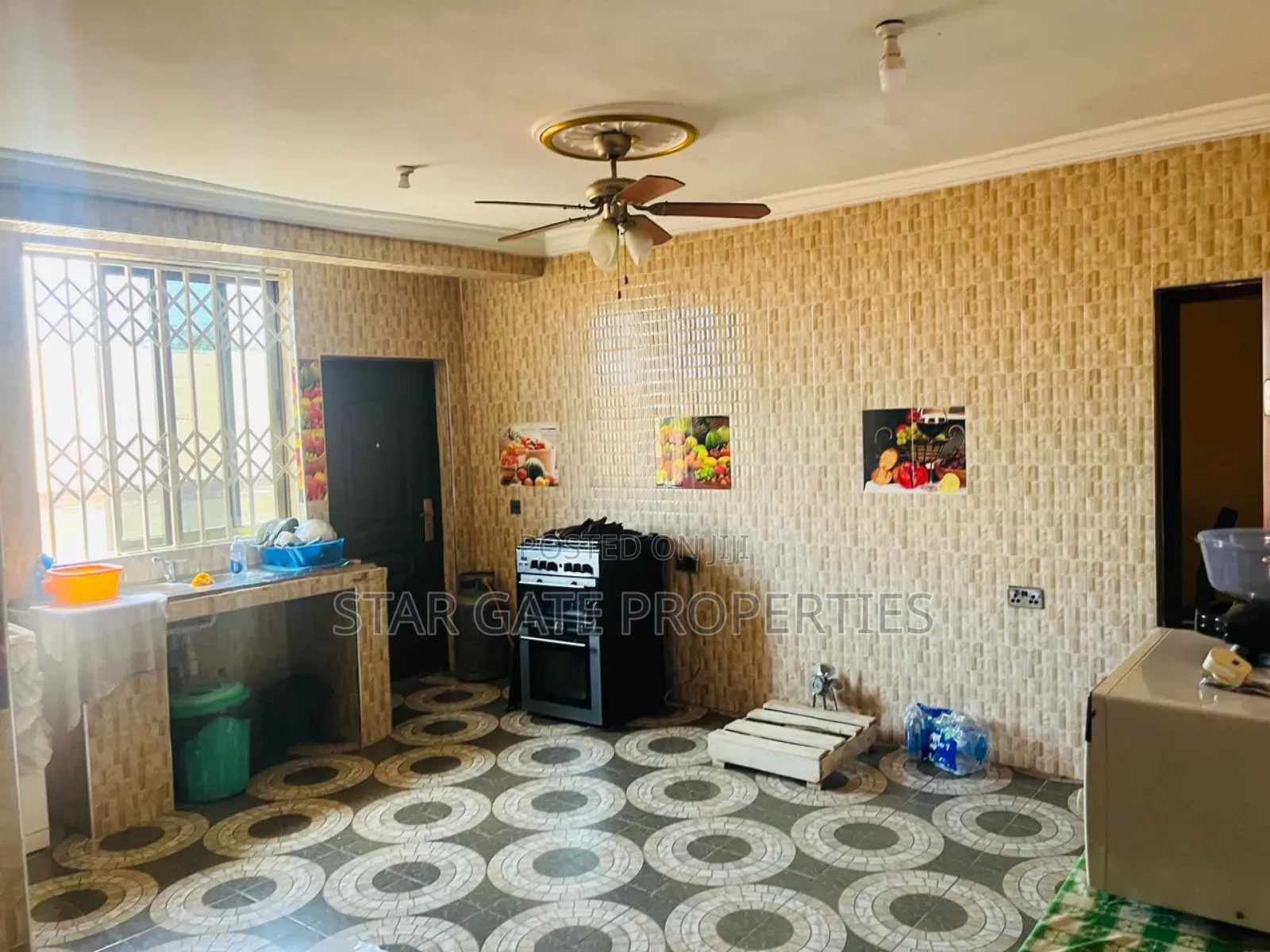 8bdrm House in Esereso, Near, Kumasi Metropolitan for sale