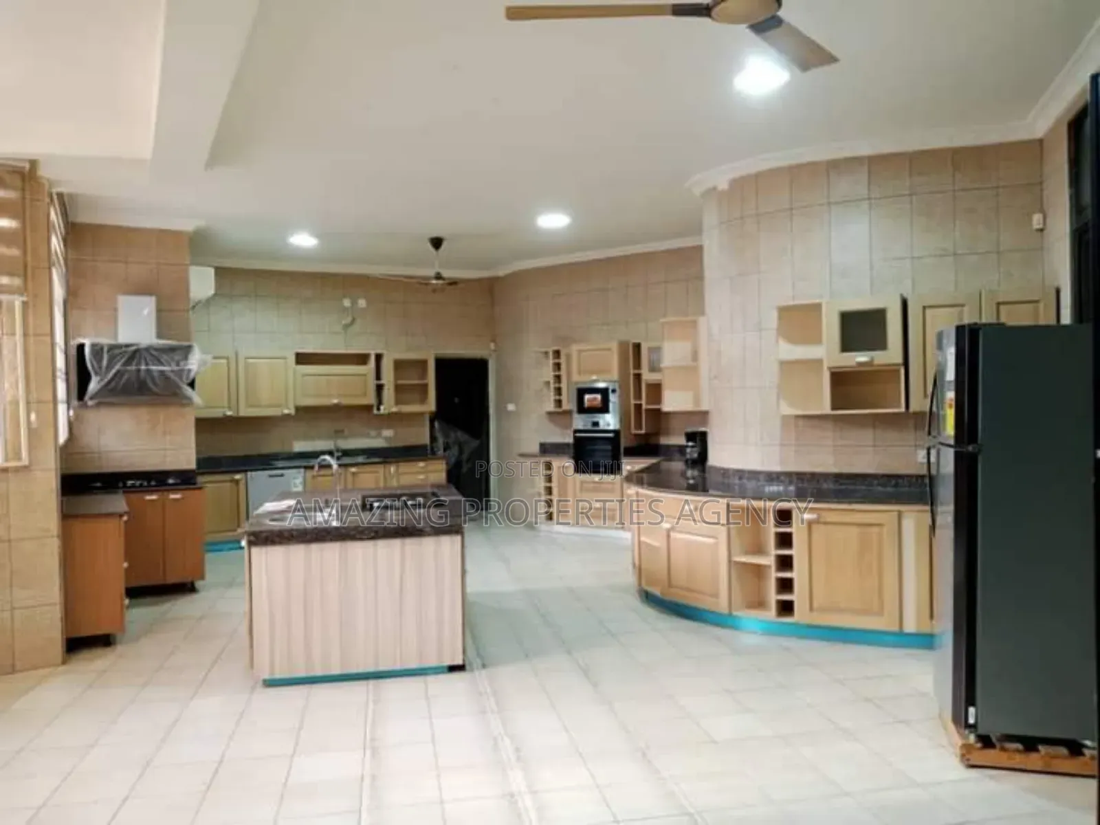 6bdrm House in East Legon for sale