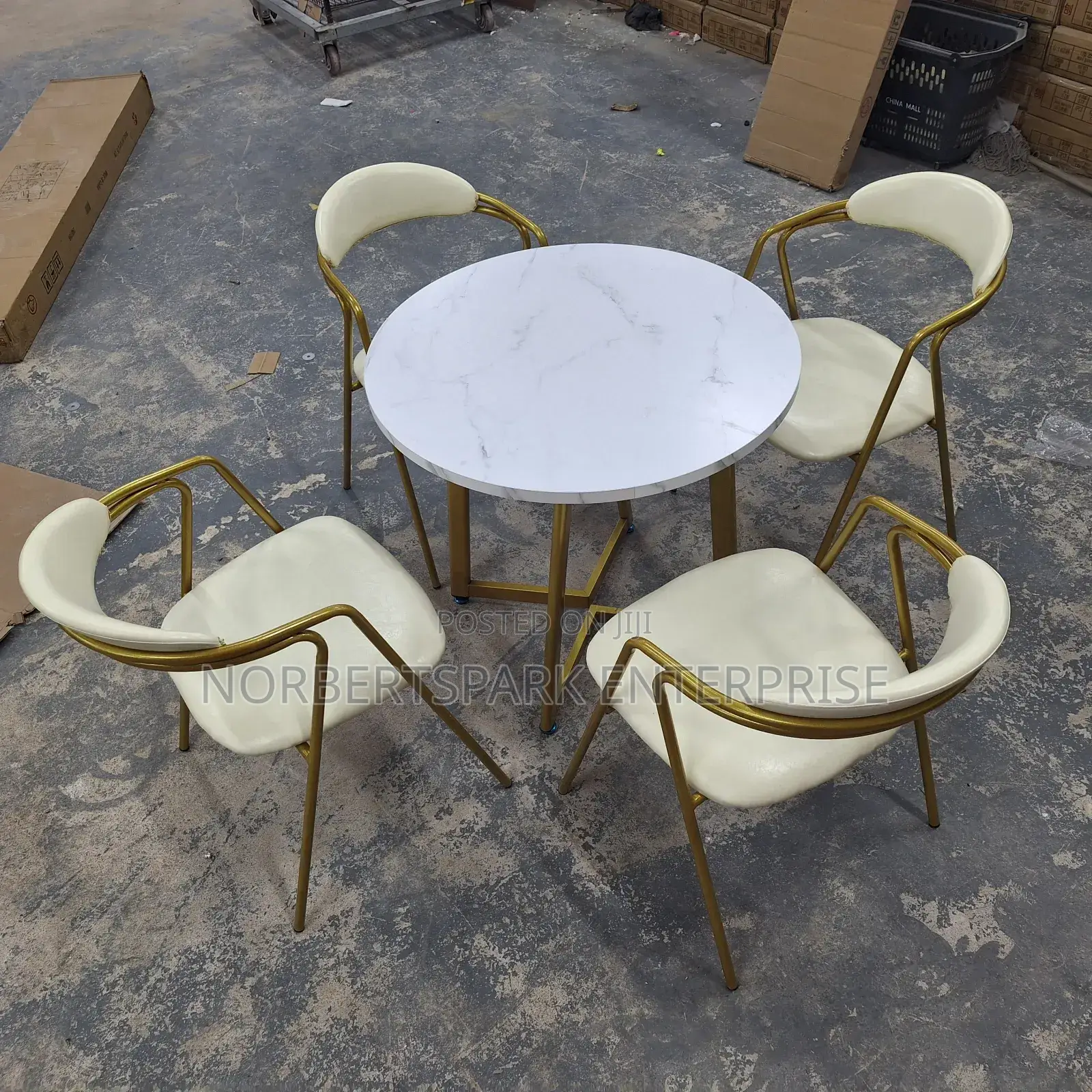 Dining Set (4 Chairs) Q001