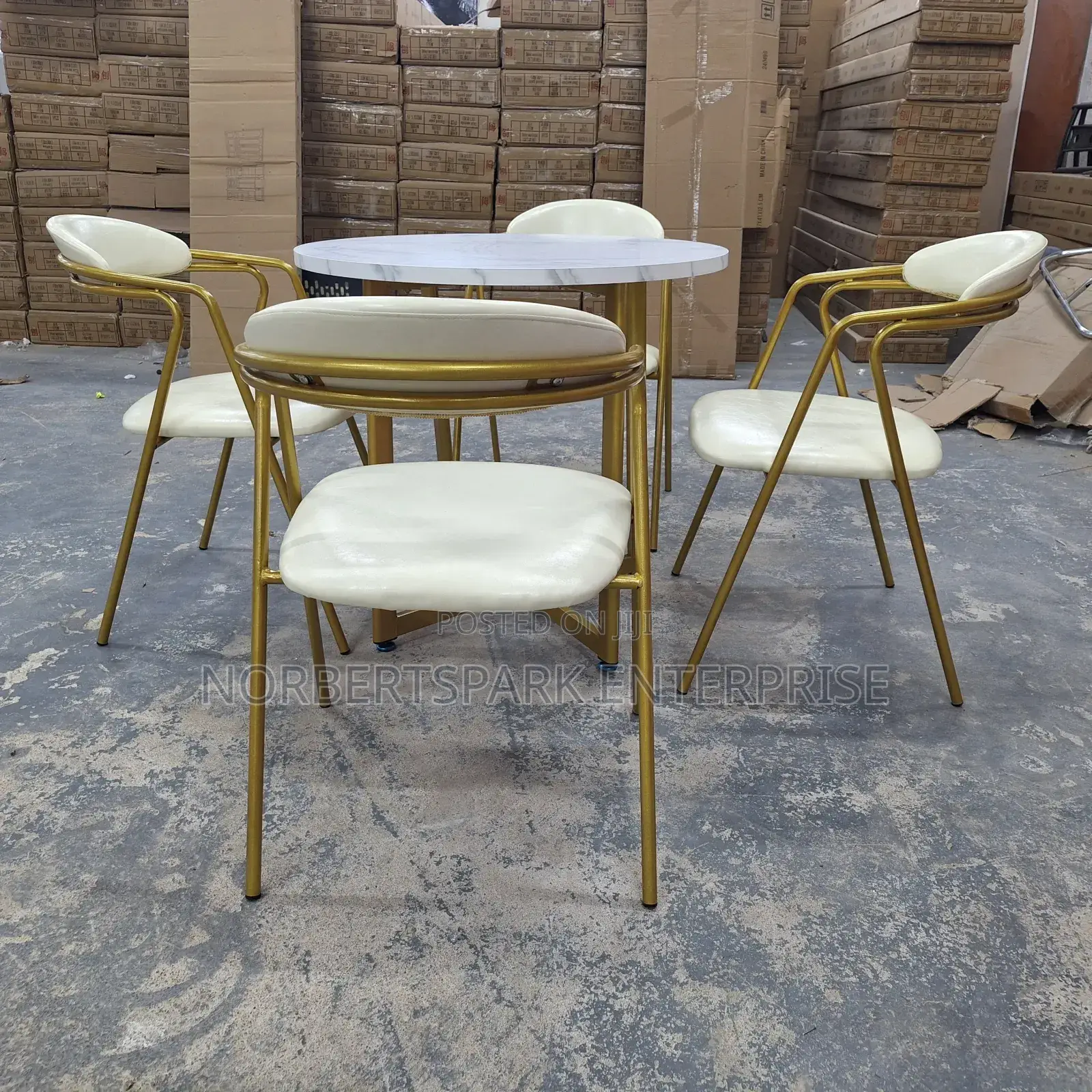 Dining Set (4 Chairs) Q001