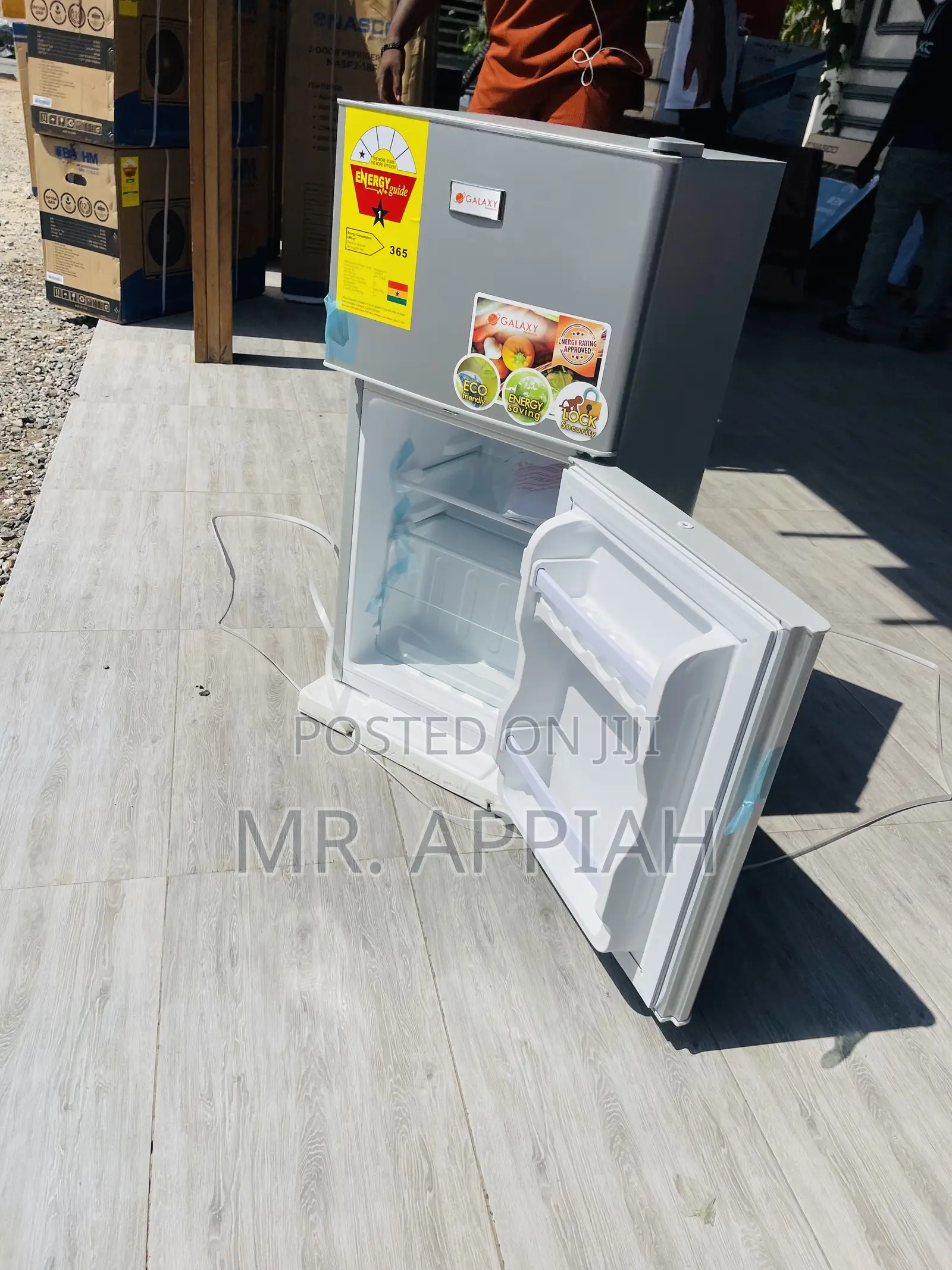 Energy Sufficient Galaxy Single Door Table Top Fridge.