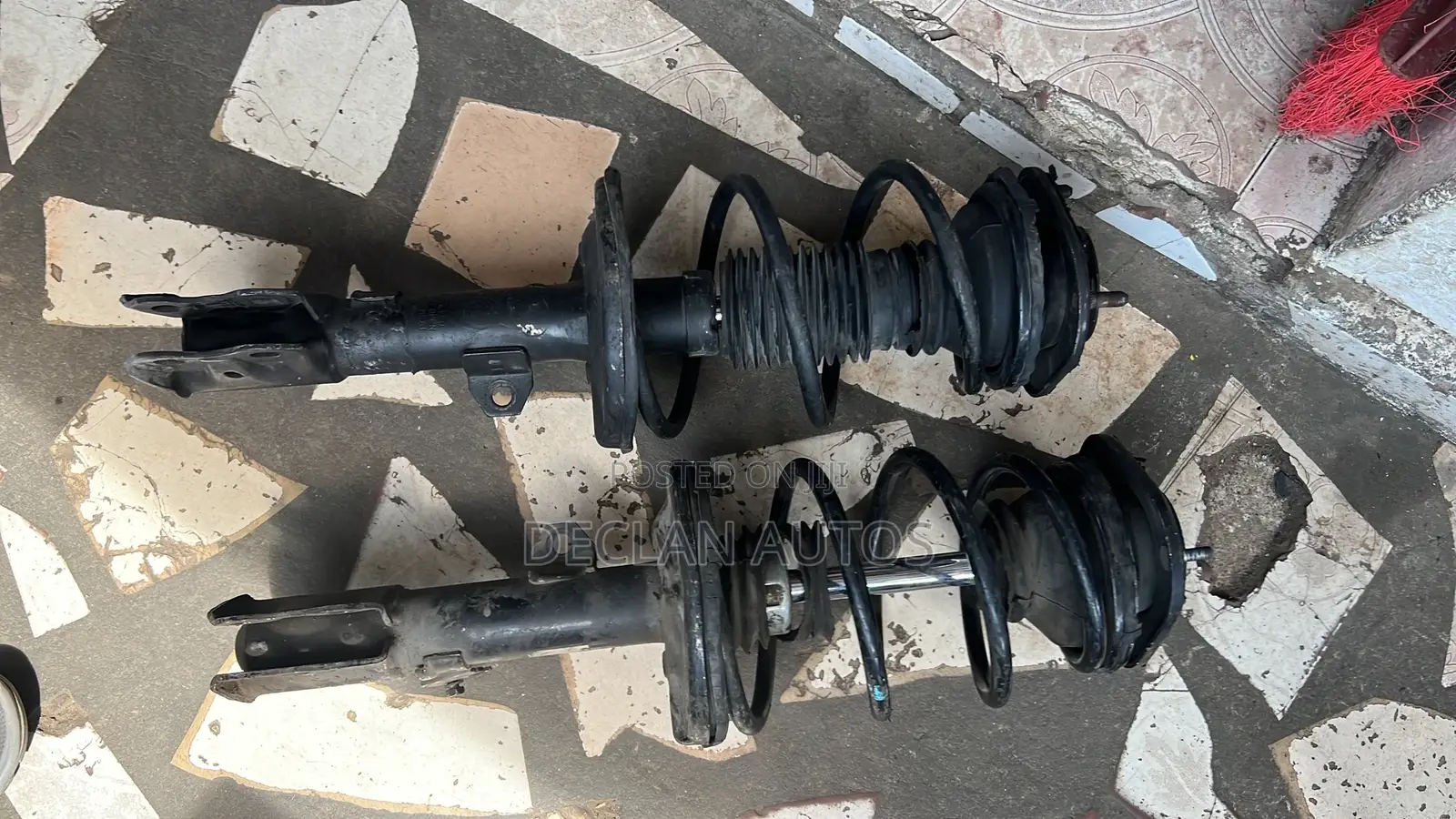 Toyota Matrix 2010 Front Shocks Absorbers