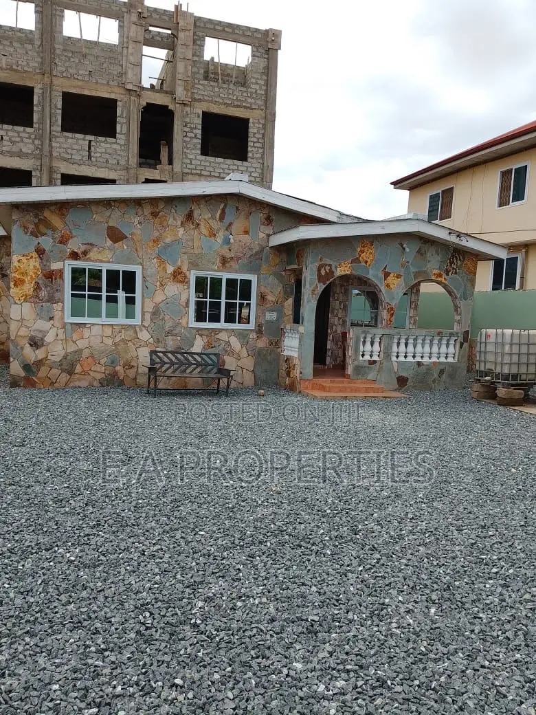 2bdrm House in E A Properties, Frafraha for rent
