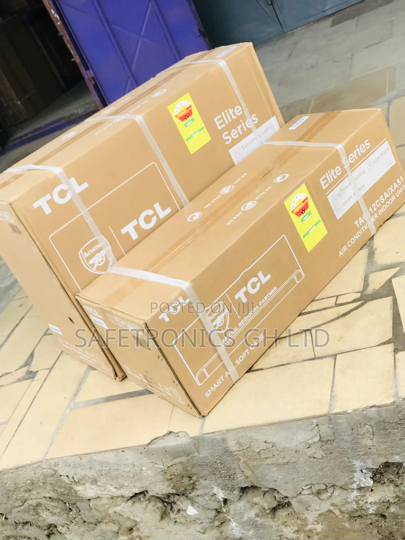 Grab / White 1.5 Horsepower TCL Split Gas Ac