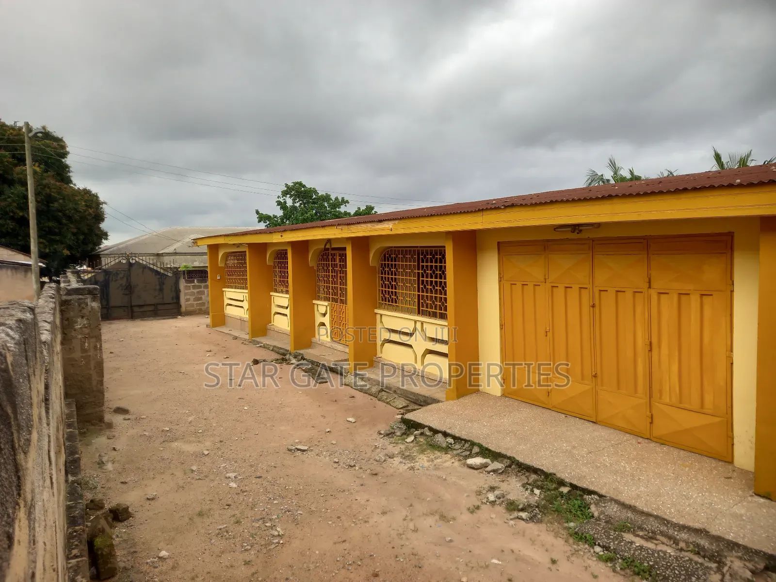 5bdrm House in Kenyasi Abrem, Kumasi Metropolitan for sale