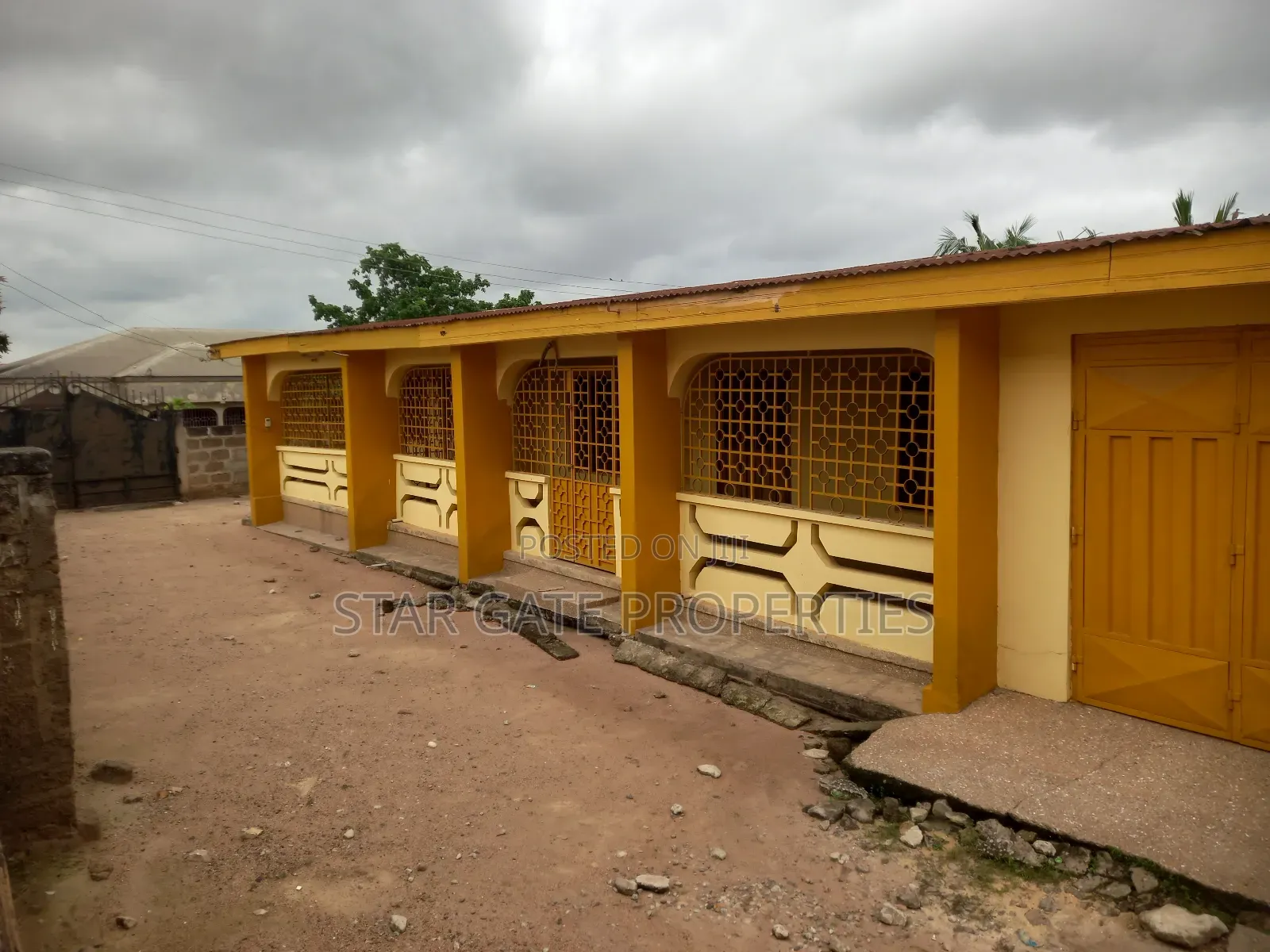 5bdrm House in Kenyasi Abrem, Kumasi Metropolitan for sale