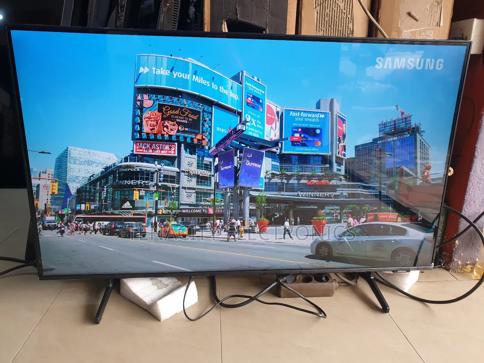 2022/43 Airslim Samsung Crystal Uhd HDR Smart TV