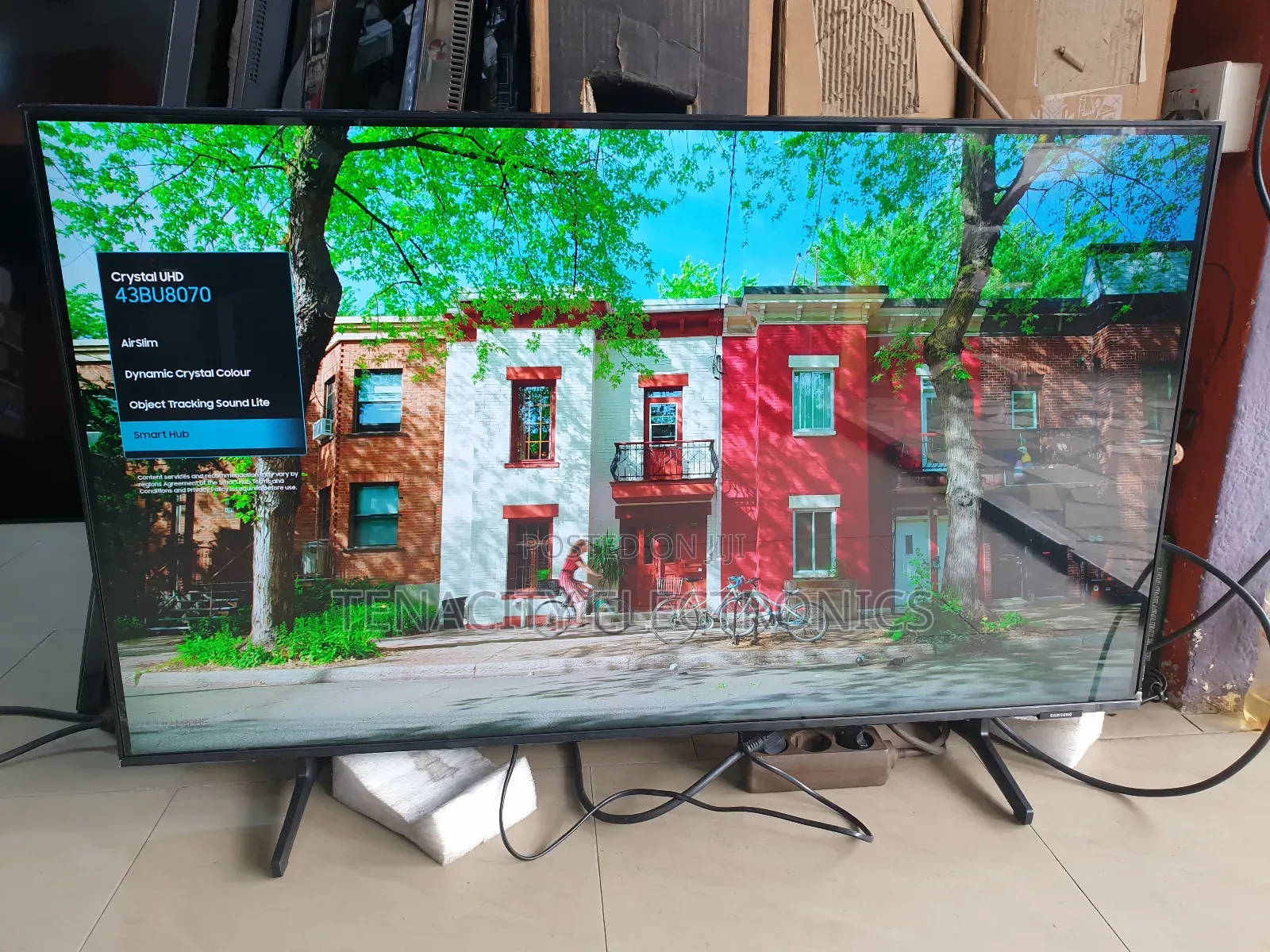 2022/43 Airslim Samsung Crystal Uhd HDR Smart TV