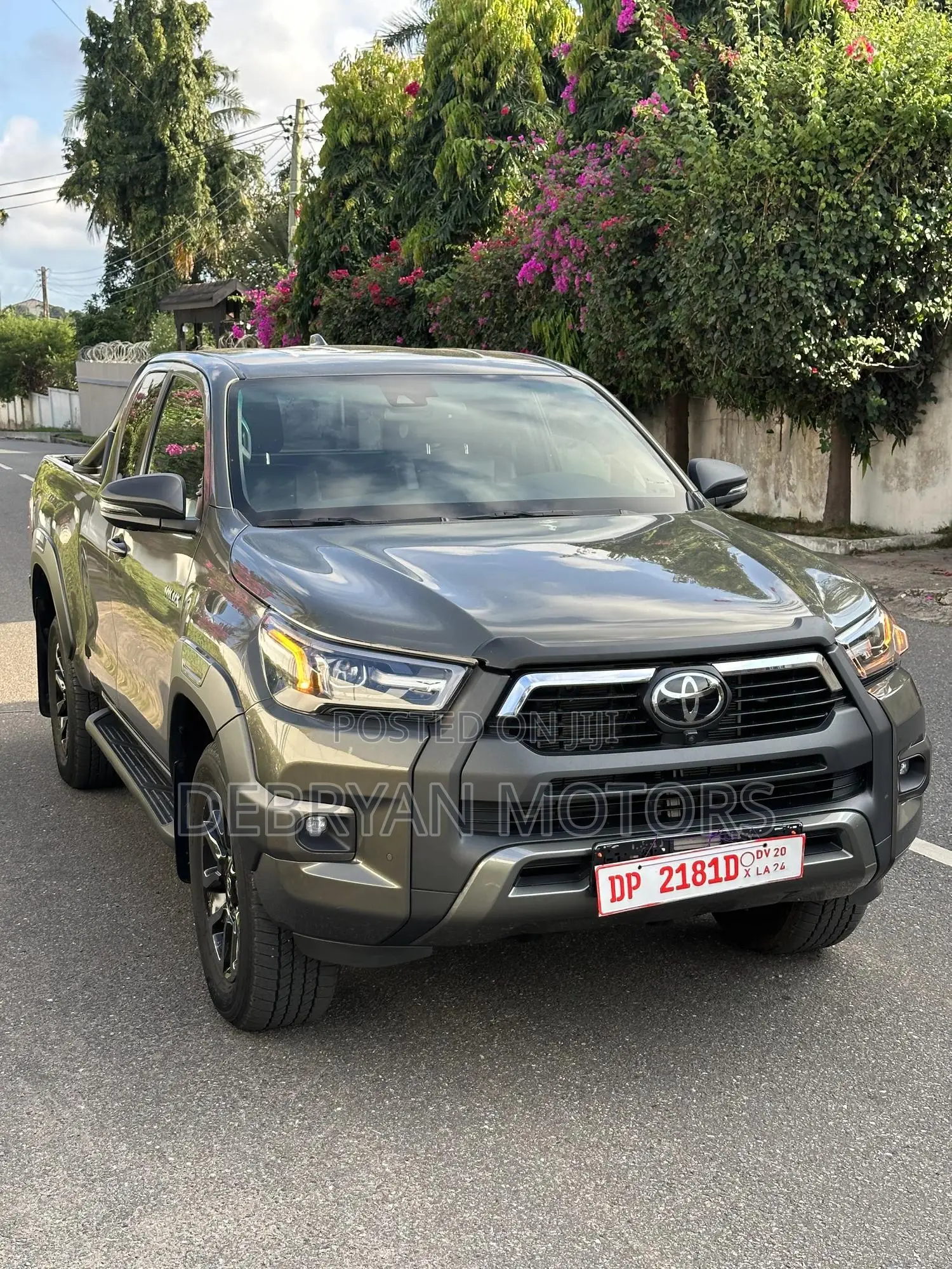 Toyota Hilux 2023 Gray