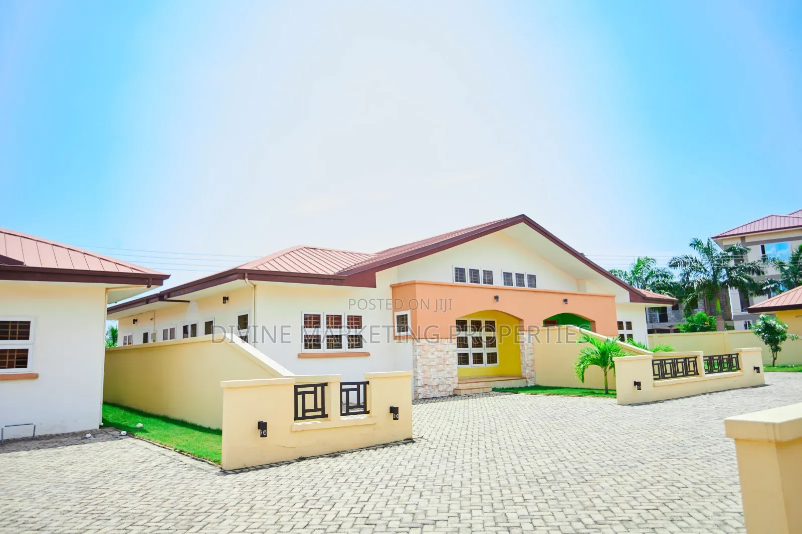3bdrm House in Community 25, Tema Metropolitan for sale