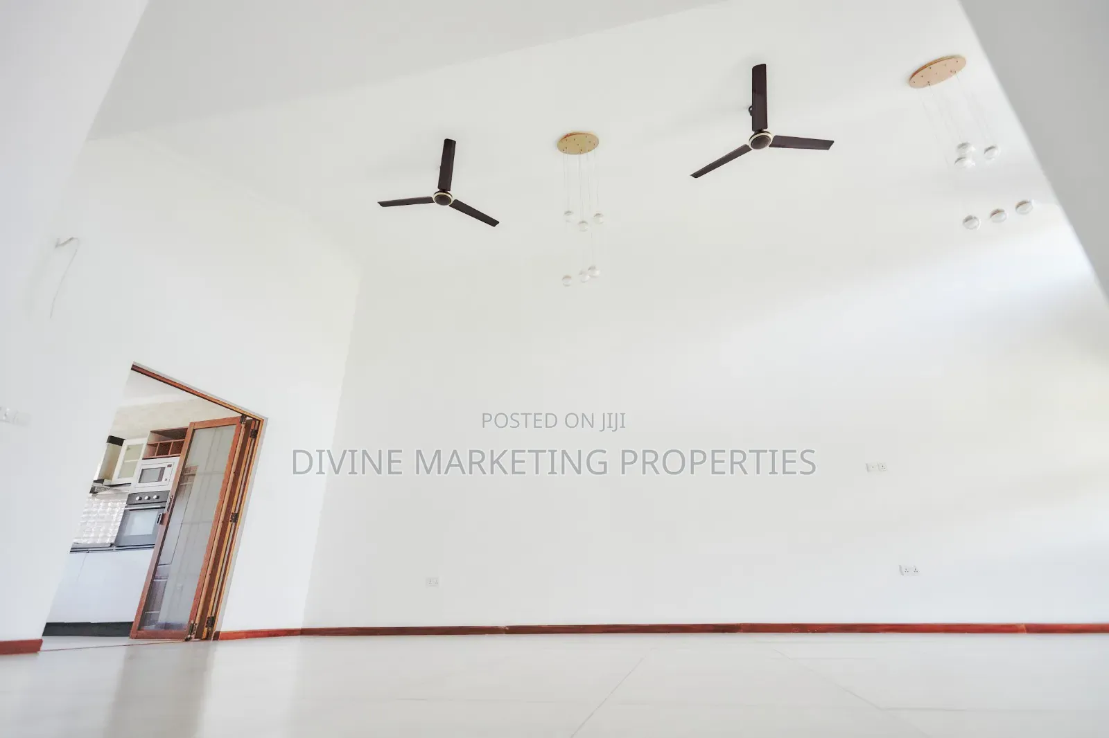 3bdrm House in Community 25, Tema Metropolitan for sale