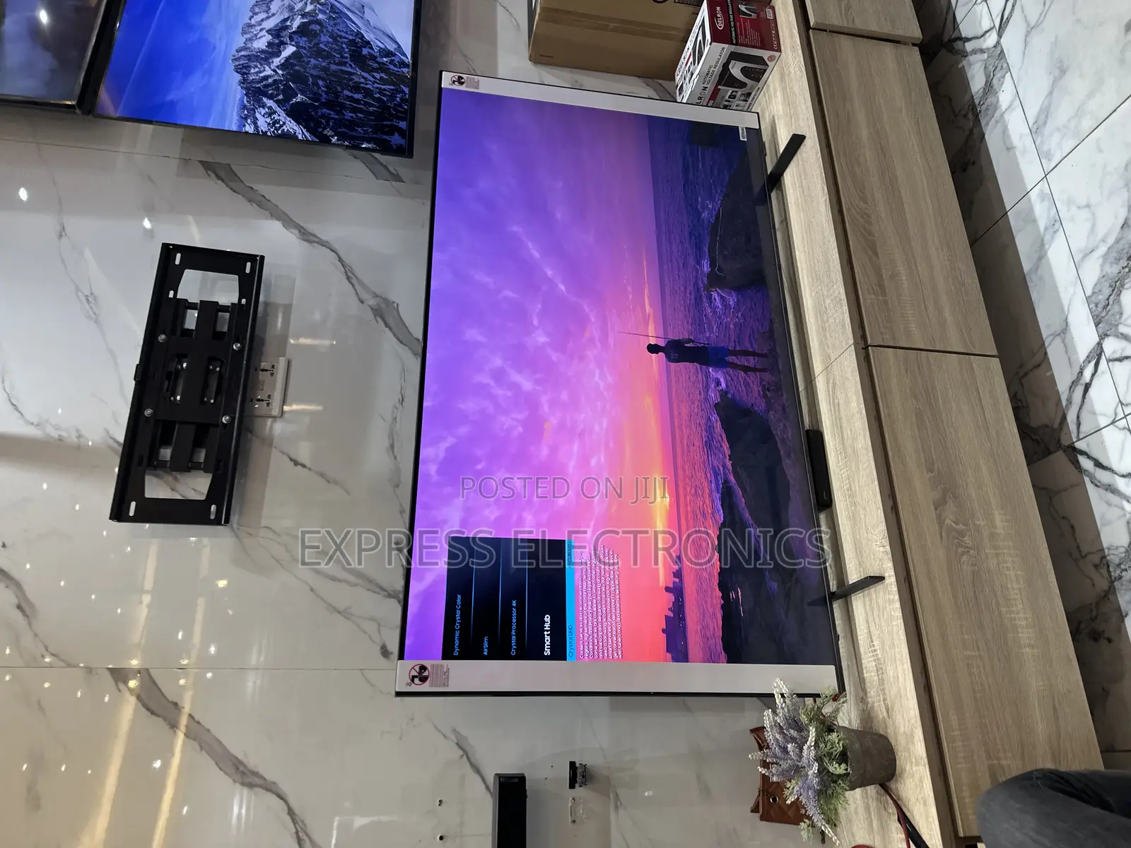 Glossy Slim Thin Qled Smart Samsung 85”Q70c