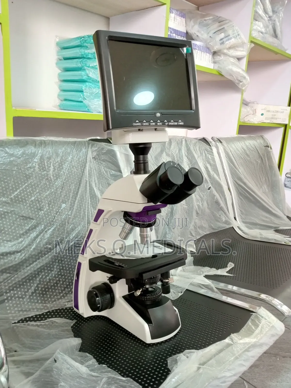 Microscope With Colored Screen